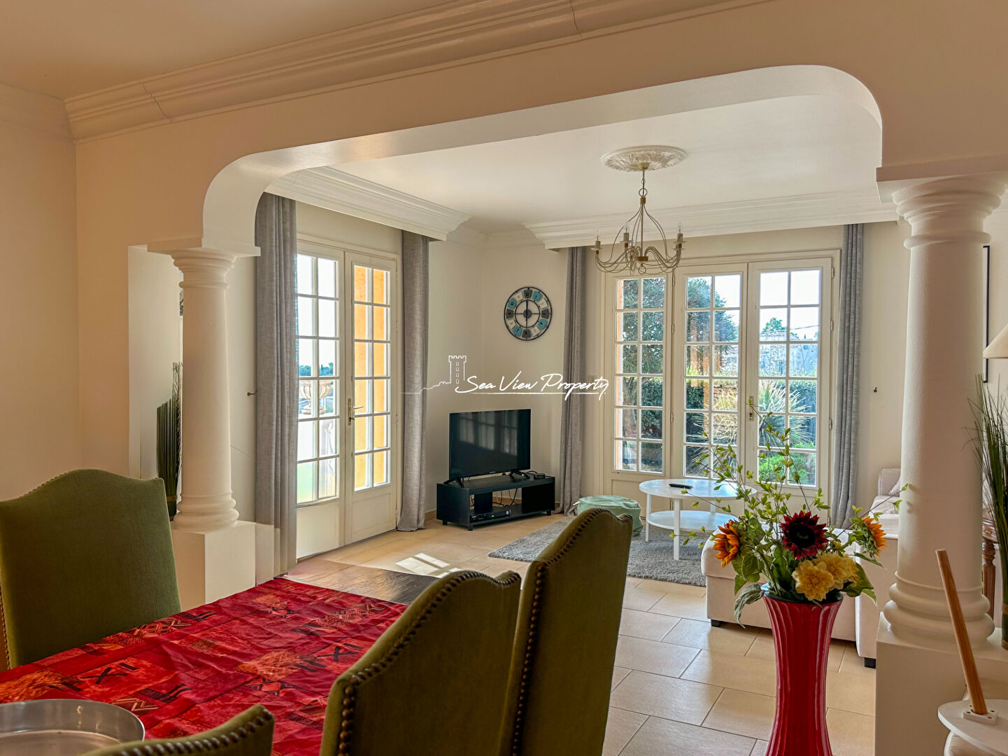 Photo VILLA DE 212 M² AVEC VUE MER DIVISÉE EN 2 APPARTEMENTS 4 CHAMBRES 3 SALLES DE BAIN ET UN DOUBLE GARAGE, À SAINT AYGULF image 6/6