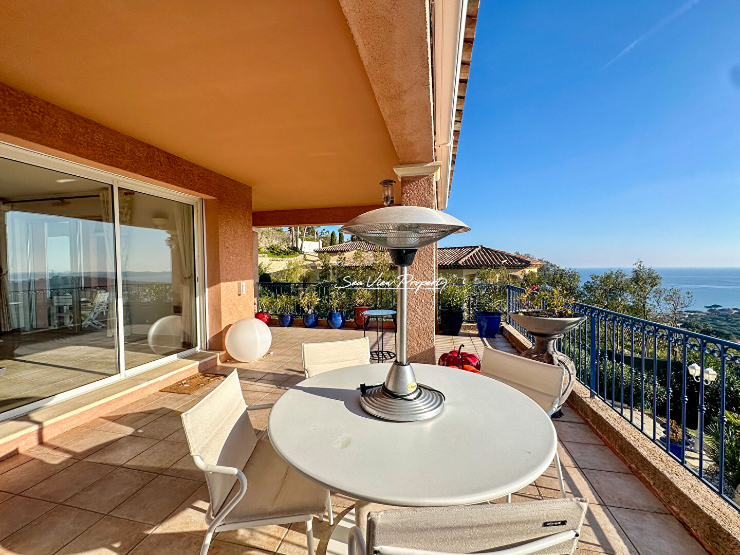 Photo VILLA VUE MER 170M² 5 PIÈCES SUR LE GOLFE DE SAINT-TROPEZ EXPOSITION SUD SALLE DE SPORT JACUZZI ET PISCINE, À SAINTE MAXIME image 4/6