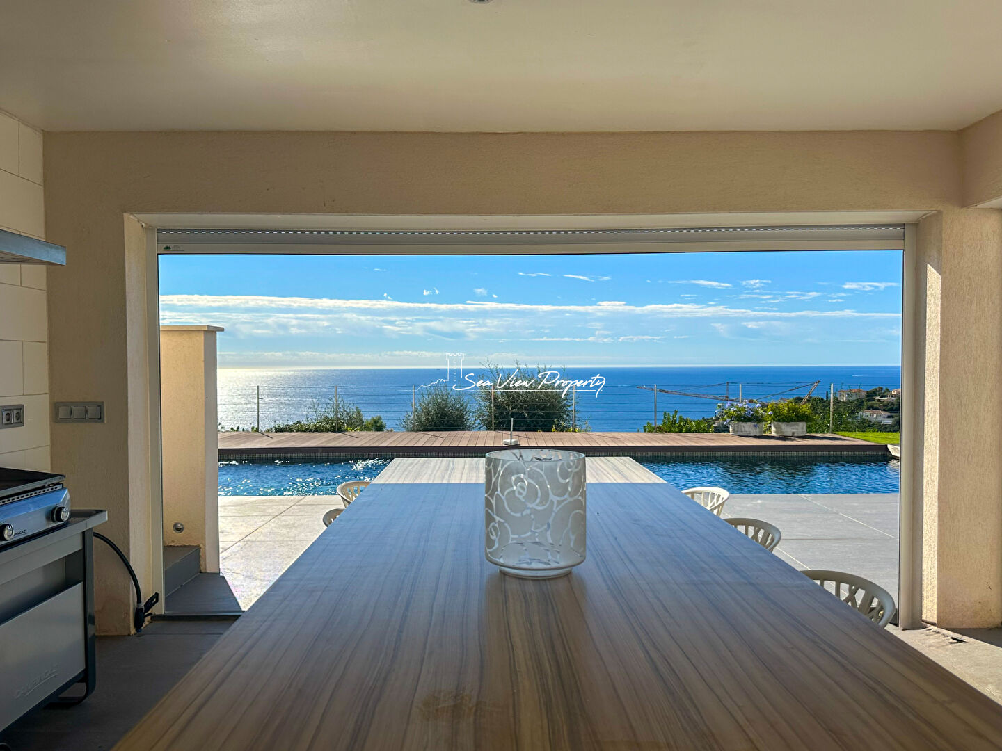 Photo VILLA CONTEMPORAINE DE 250M2 RENOVEE AVEC VUE MER PANORAMIQUE 5 CHAMBRES POOL HOUSE  ET DOUBLE GARAGE, AUX ISSAMBRES image 3/6