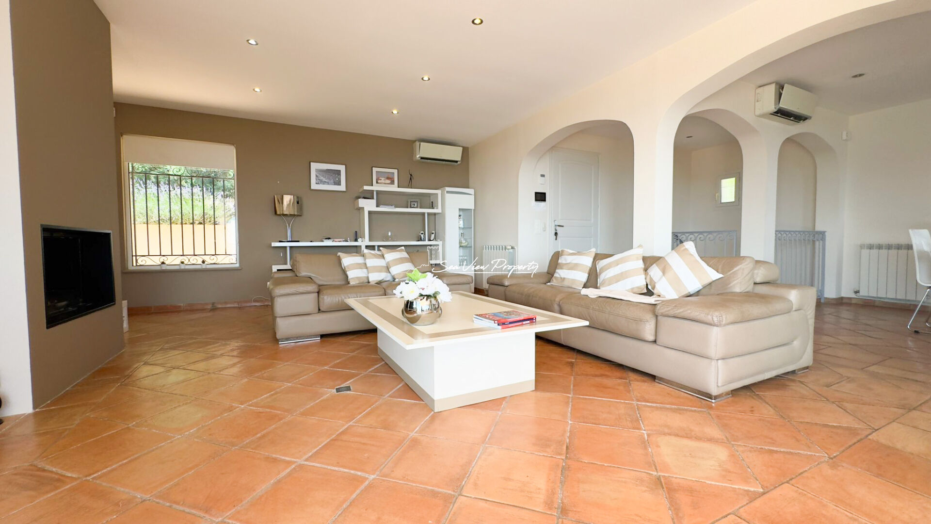 Photo À VENDRE VILLA 8 PIÈCES DE 160 M² AVEC MAGNIFIQUE VUE SUR LA MER, PROCHE DES PLAGES À SAINTE-MAXIME image 4/6