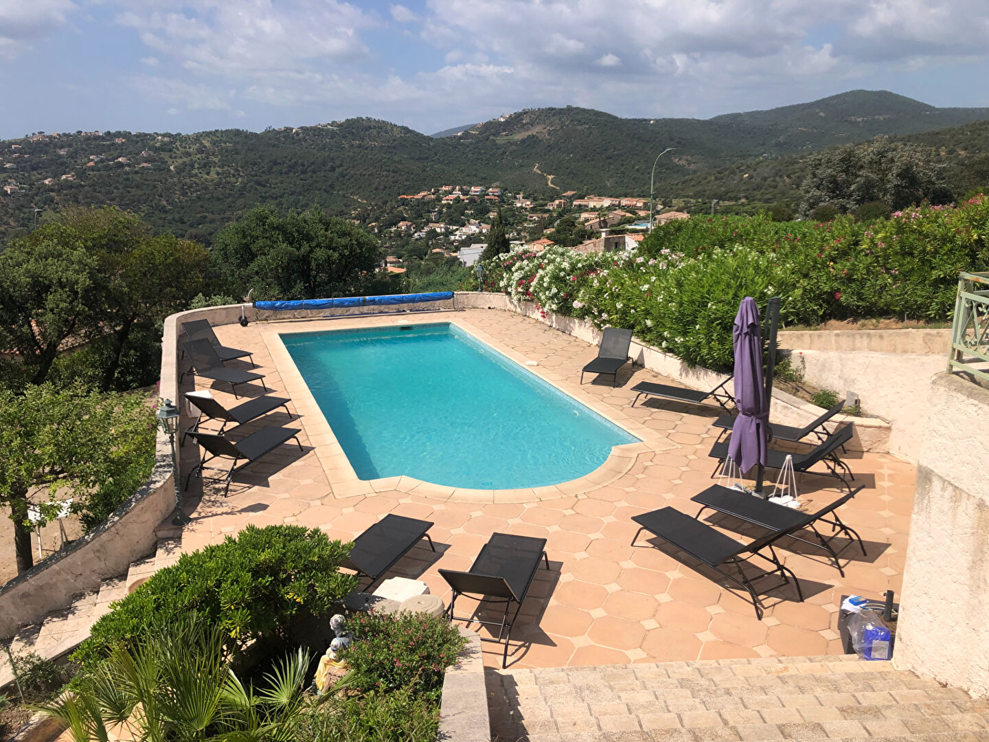 Photo À VENDRE VILLA AVEC VUE MER PANORAMIQUE 7 CHAMBRES, PISCINE, PARKINGS ET DÉPENDANCE, LES ISSAMBRES image 3/6