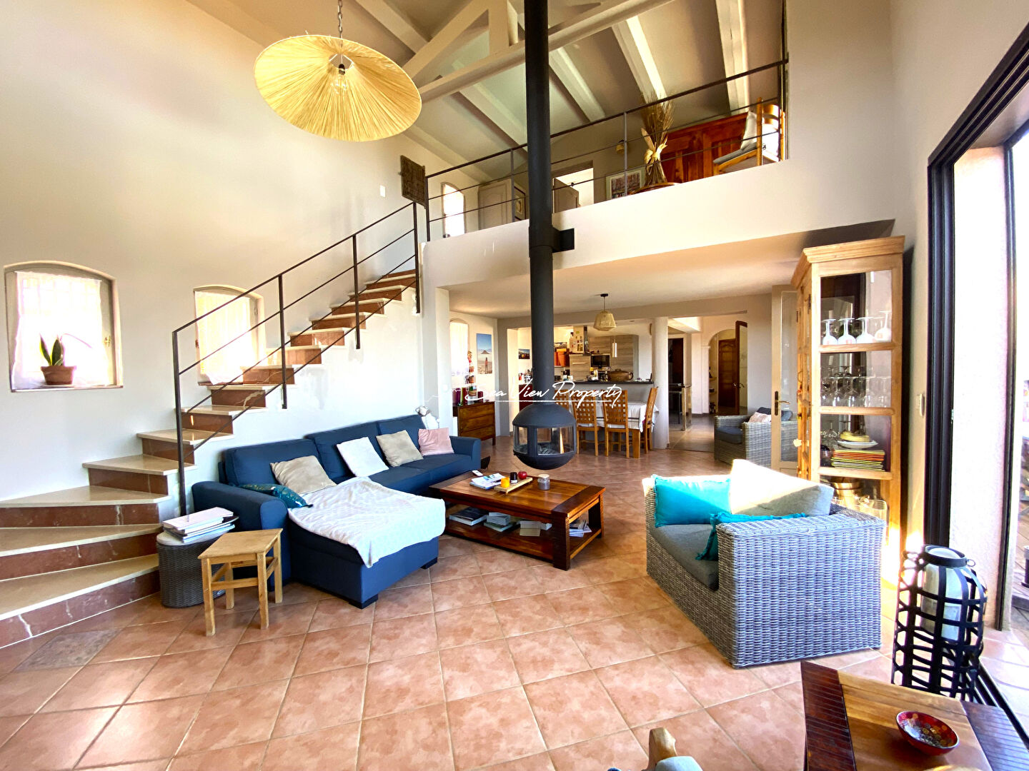 Photo À VENDRE VILLA PROVENÇALE AVEC VUE MER, À PROXIMITÉ DES PLAGES, PISCINE ET GARAGE, LES ISSAMBRE image 3/6