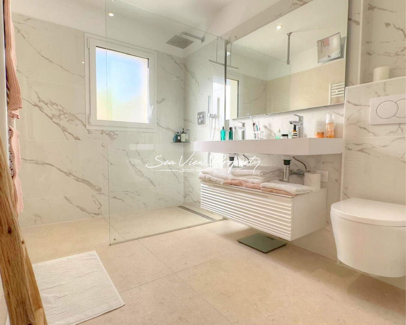 Photo VILLA ENTIEREMENT RENOVEE A VENDRE MAGNIFIQUE VUE MER A PIED DES PLAGES A SAINT-AYGULF image 4/6