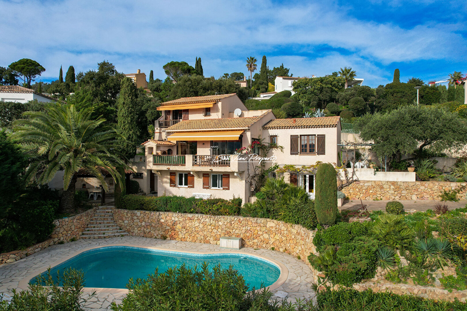 Photo VILLA A VENDRE 7 PIÈCES 200M2 AVEC VUE MER ET PISCINE, AUX ISSAMBRES image 2/6