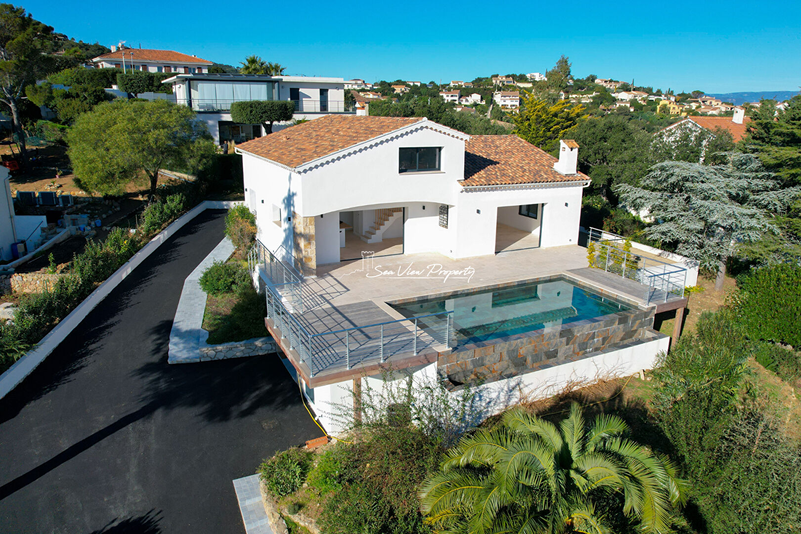 Photo VILLA RÉNOVÉE AVEC VUE MER PANORAMIQUE PISCINE ET GARAGE, À SAINT AYGULF image 2/6