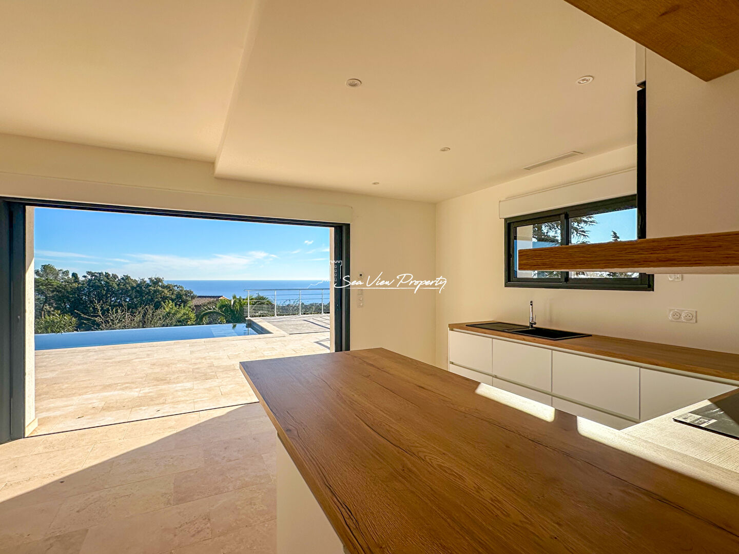 Photo VILLA RÉNOVÉE AVEC VUE MER PANORAMIQUE PISCINE ET GARAGE, À SAINT AYGULF image 4/6