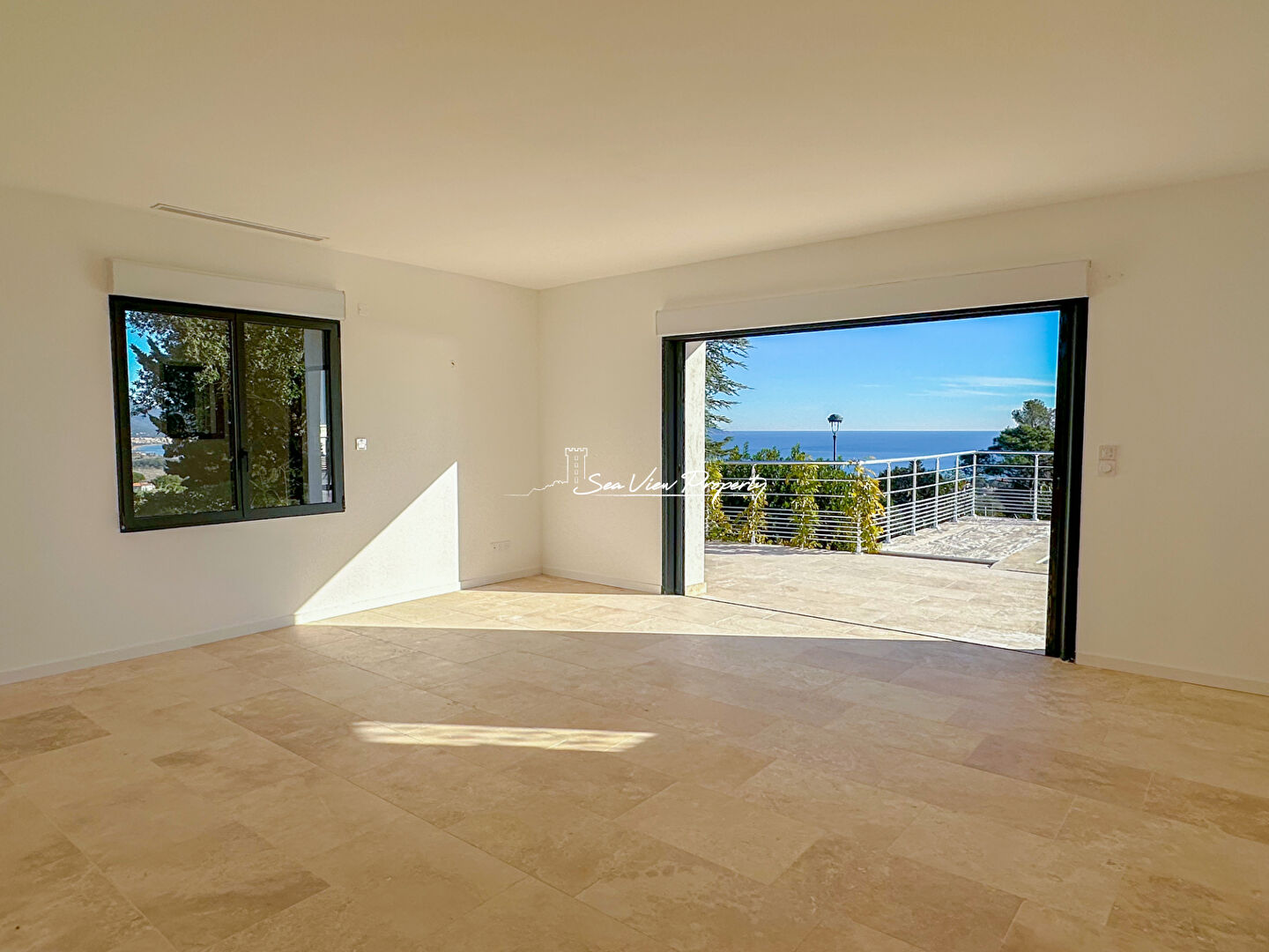 Photo VILLA RÉNOVÉE AVEC VUE MER PANORAMIQUE PISCINE ET GARAGE, À SAINT AYGULF image 5/6