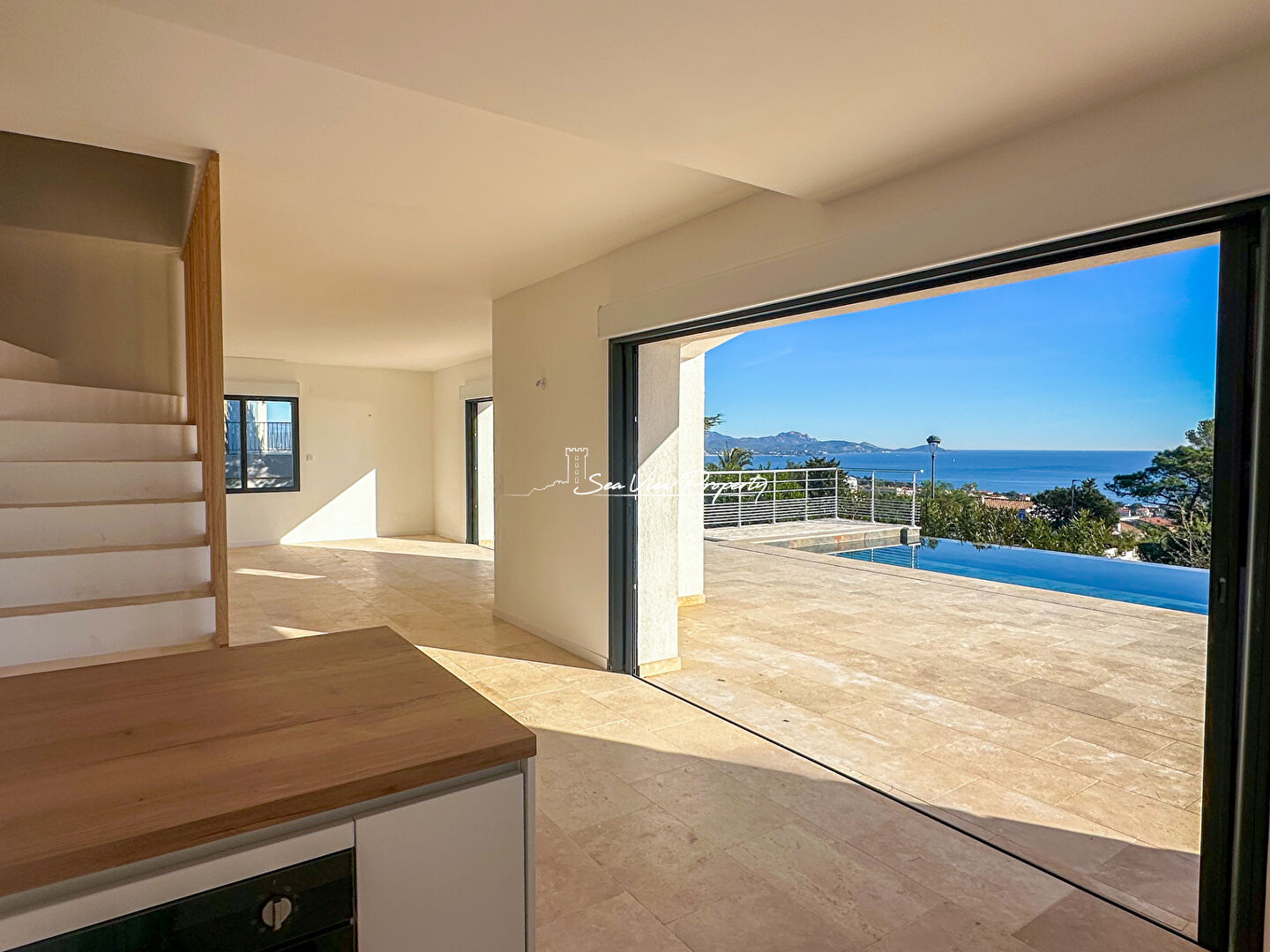 Photo VILLA RÉNOVÉE AVEC VUE MER PANORAMIQUE PISCINE ET GARAGE, À SAINT AYGULF image 6/6