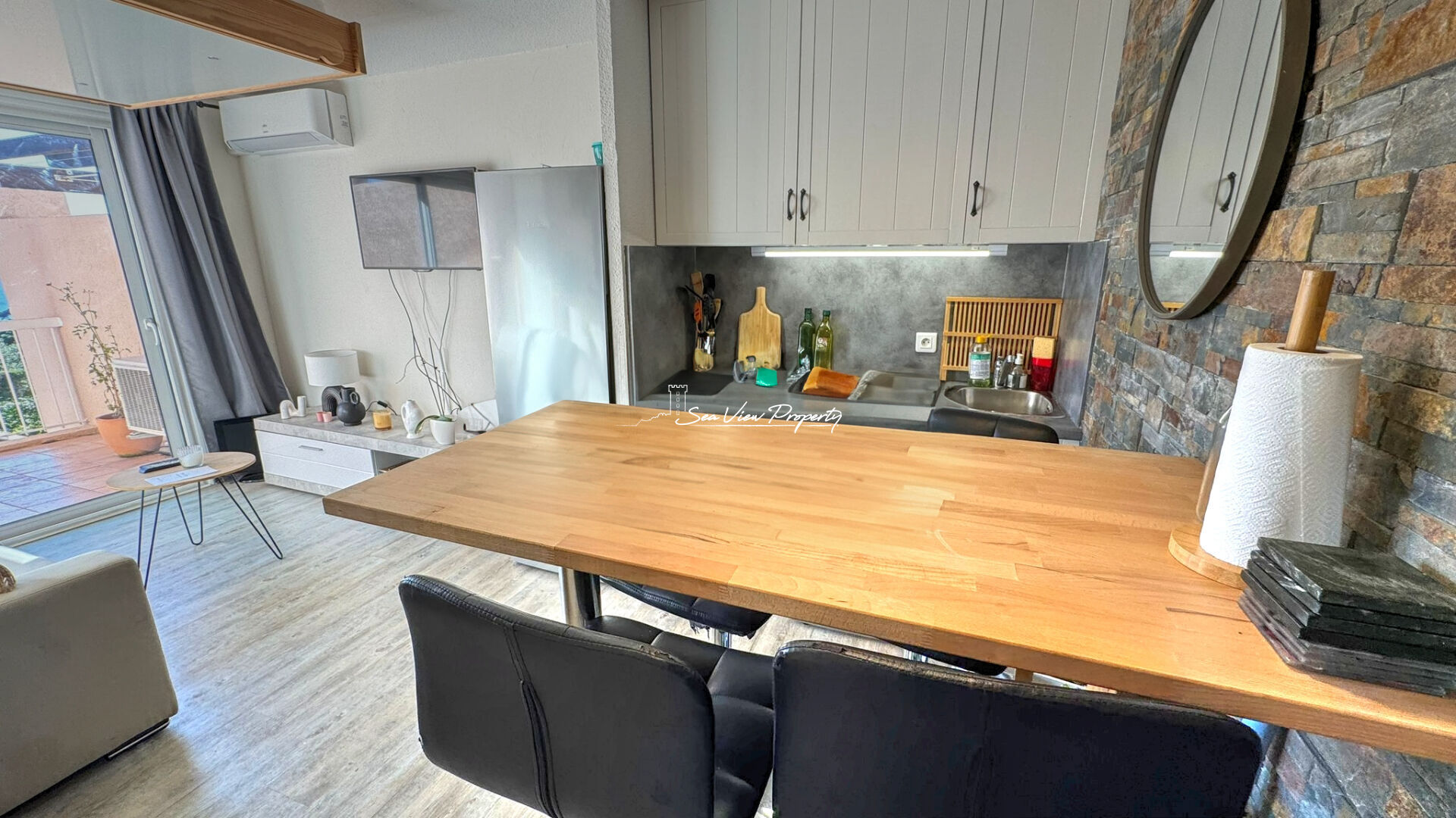 Photo A VENDRE APPARTEMENT VUE MER 2 PIECES DE 26M2 RENOVE VENDU MEUBLE A PIED DES PLAGES A SAINTE MAXIME image 4/6