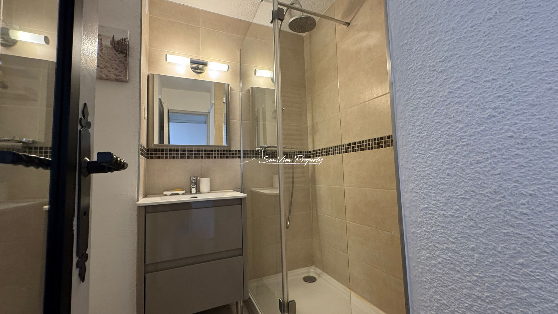 Photo A VENDRE APPARTEMENT VUE MER 2 PIECES DE 26M2 RENOVE VENDU MEUBLE A PIED DES PLAGES A SAINTE MAXIME image 6/6