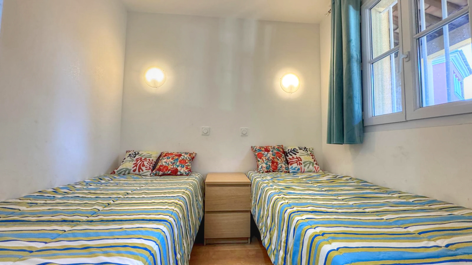 Photo A VENDRE APPARTEMENT T.2 DE 27M2 VUE MER DANS UNE RESIDENCE PRISEE AVEC PISCINE, AUX ISSAMBRES image 4/6