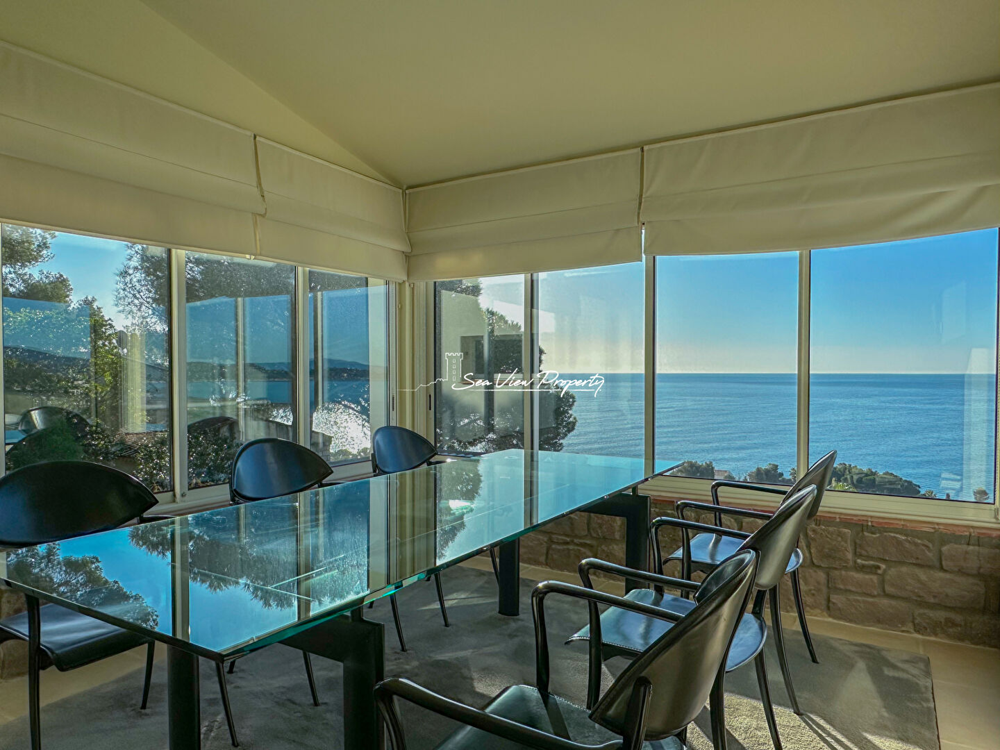 Photo VILLA 5 PIECES 150M² 3 CHAMBRES PISCINE 2 GARAGES BOULODROME AUX ISSAMBRES image 6/6