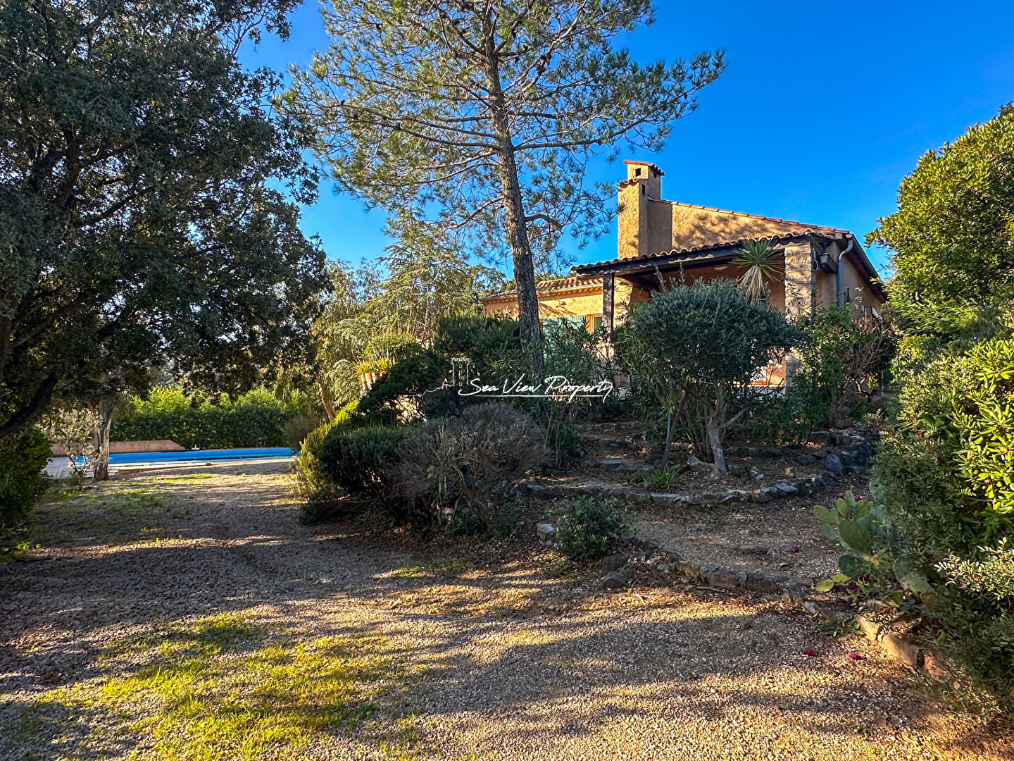 À vendre villa 6 pièces 140 m2 5 chambres piscine garage, a Saint-Aygulf