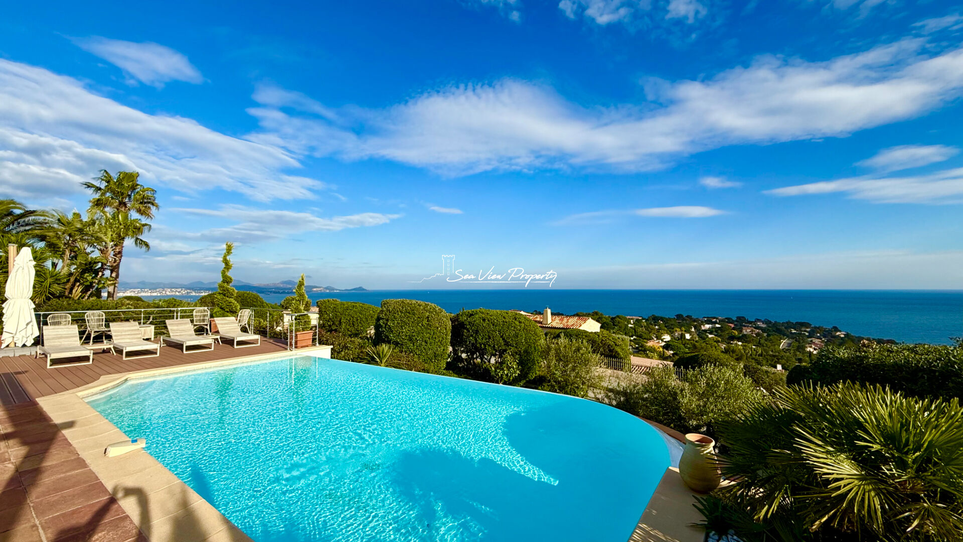 Photo VILLA PROVENÇALE AVEC VUE MER PANORAMIQUE, 5 CHAMBRES, PISCINE À DÉBORDEMENT, AUX ISSAMBRES image 3/6
