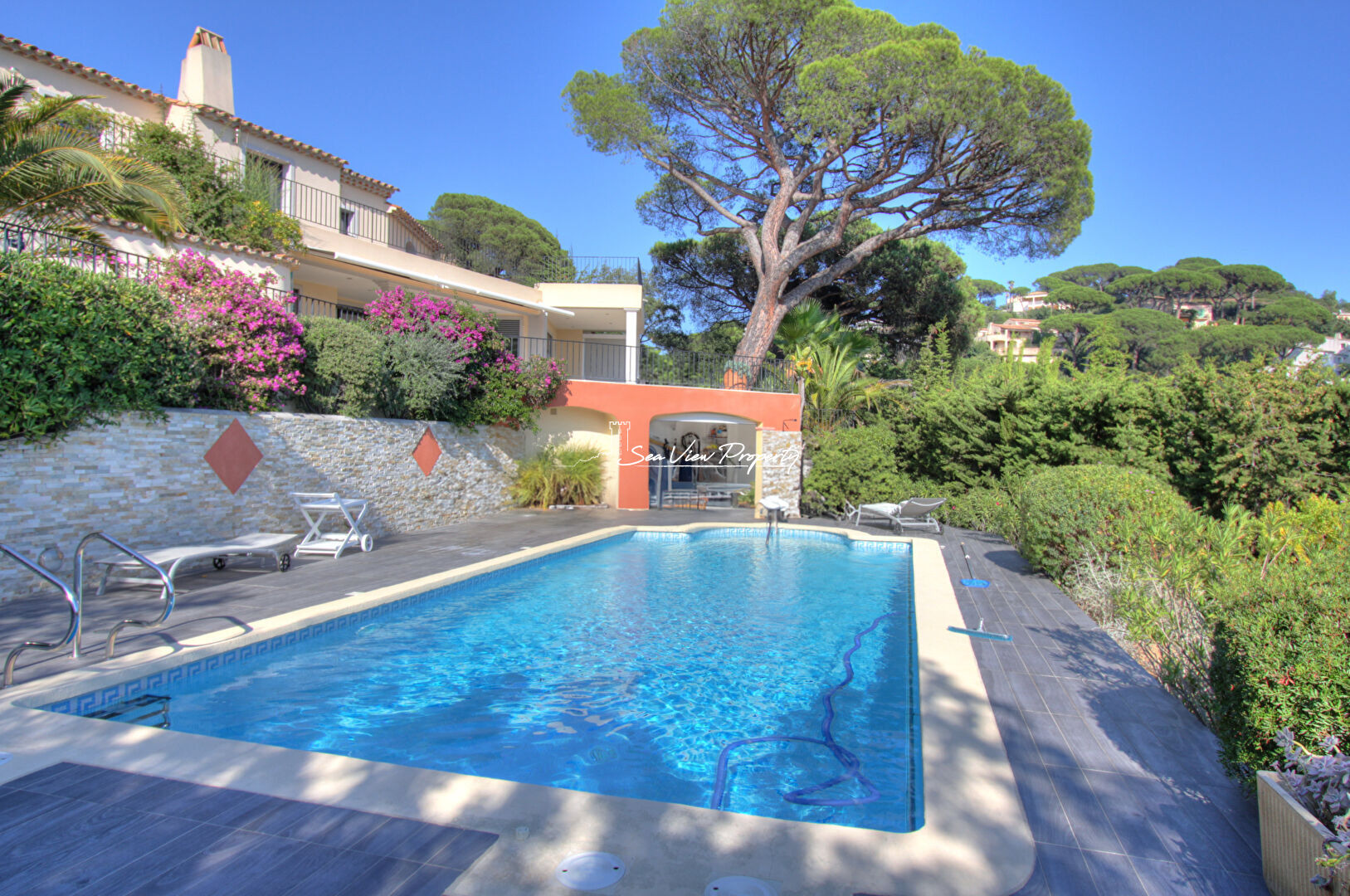 Photo Villa a sainte maxime de 242m2 de type provencale vue sur le golfe de sainte tropez image 1/6