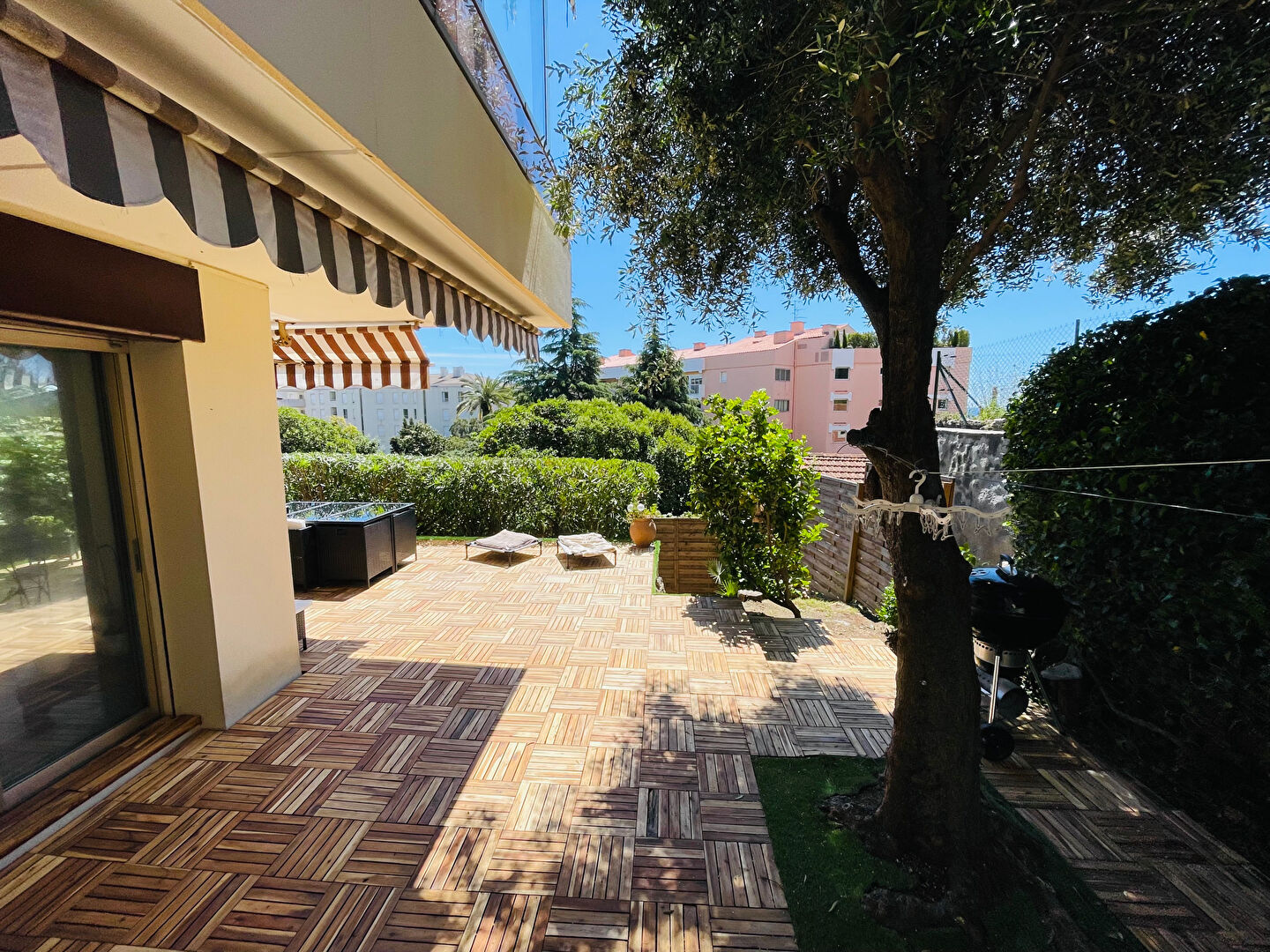 Photo CANNES magnifique T2 avec terrasse 100m2 - garage et cave image 2/6
