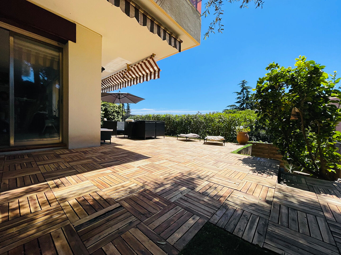 Photo CANNES magnifique T2 avec terrasse 100m2 - garage et cave image 6/6
