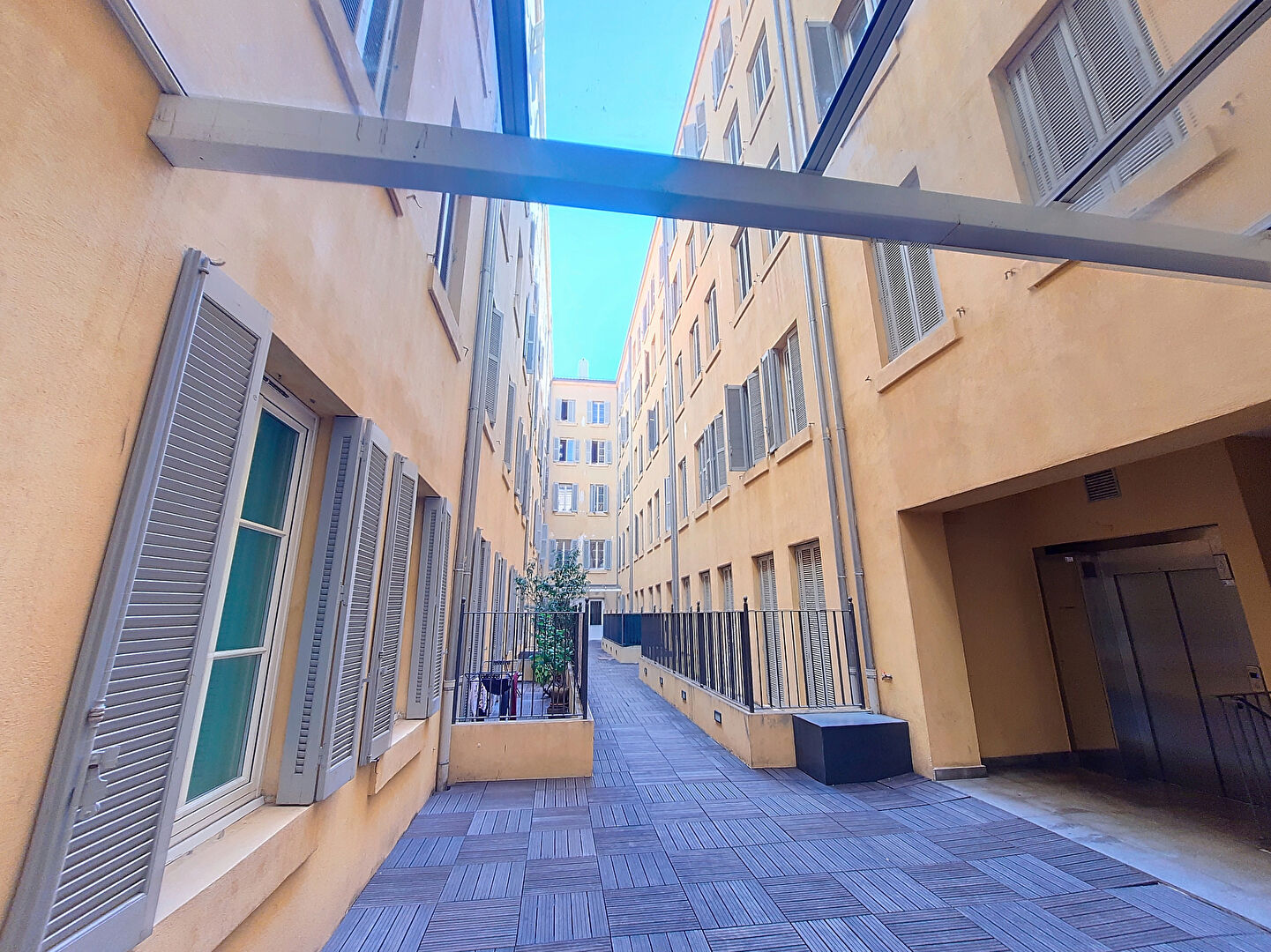 Photo T3  République image 1/6