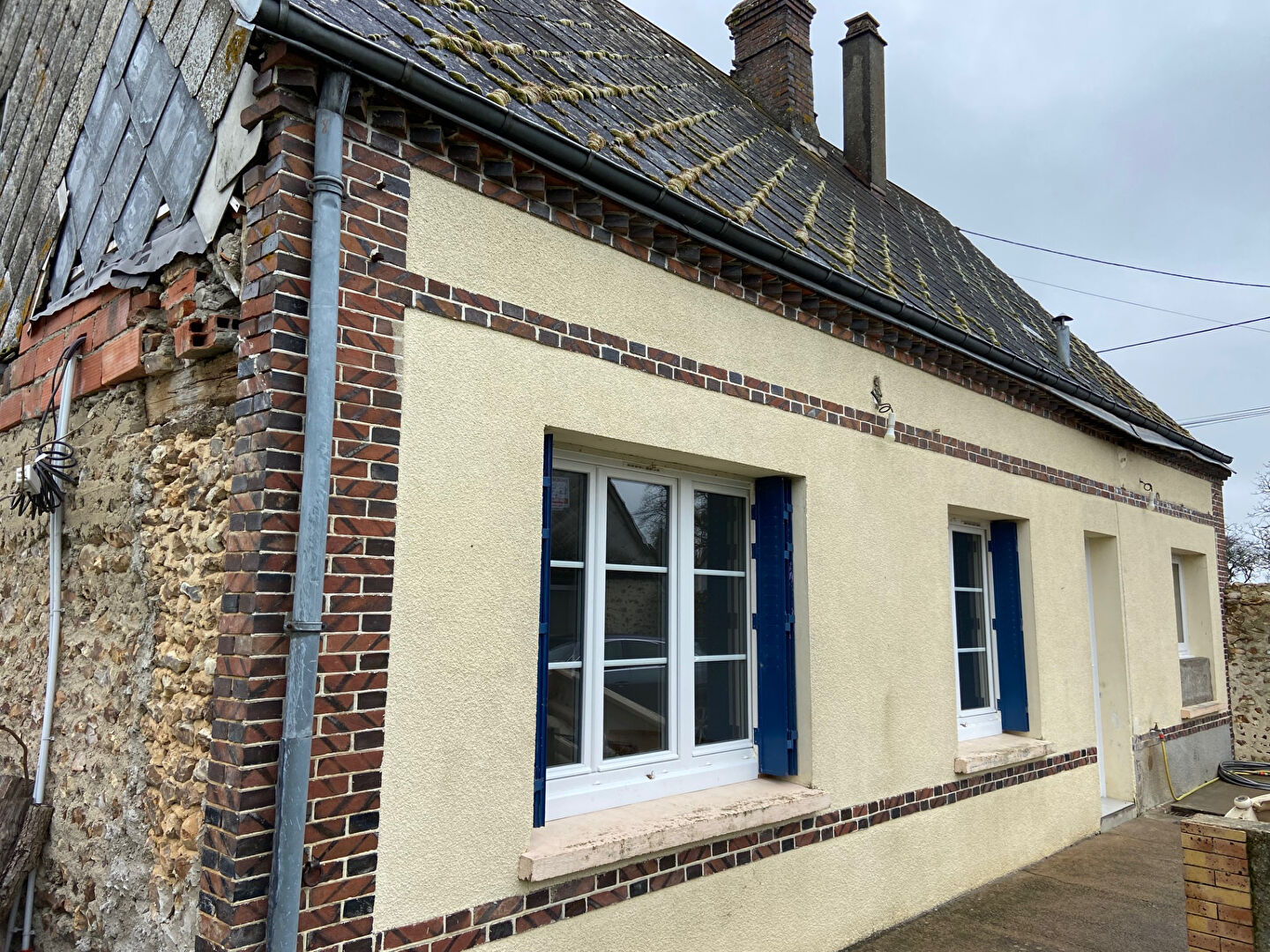 Photo Havre de paix à la lisière de la forêt plus d'un hectare de terrain image 1/6