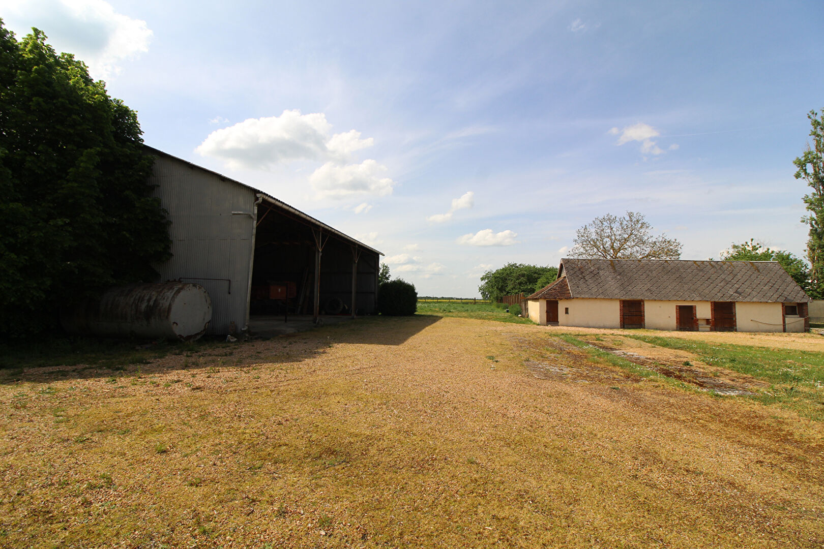 Photo MAISON DE FERME AVEC HANGAR image 3/6