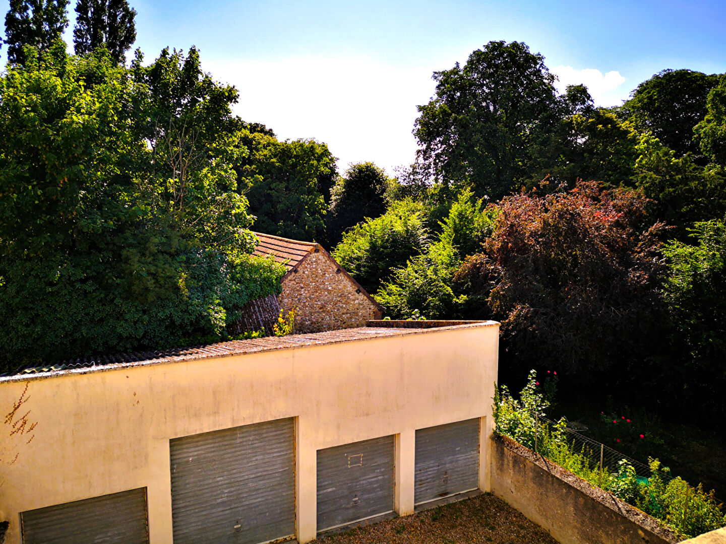 Photo IMMEUBLE ET GARAGE DE RAPPORT GARE À PIED image 2/6