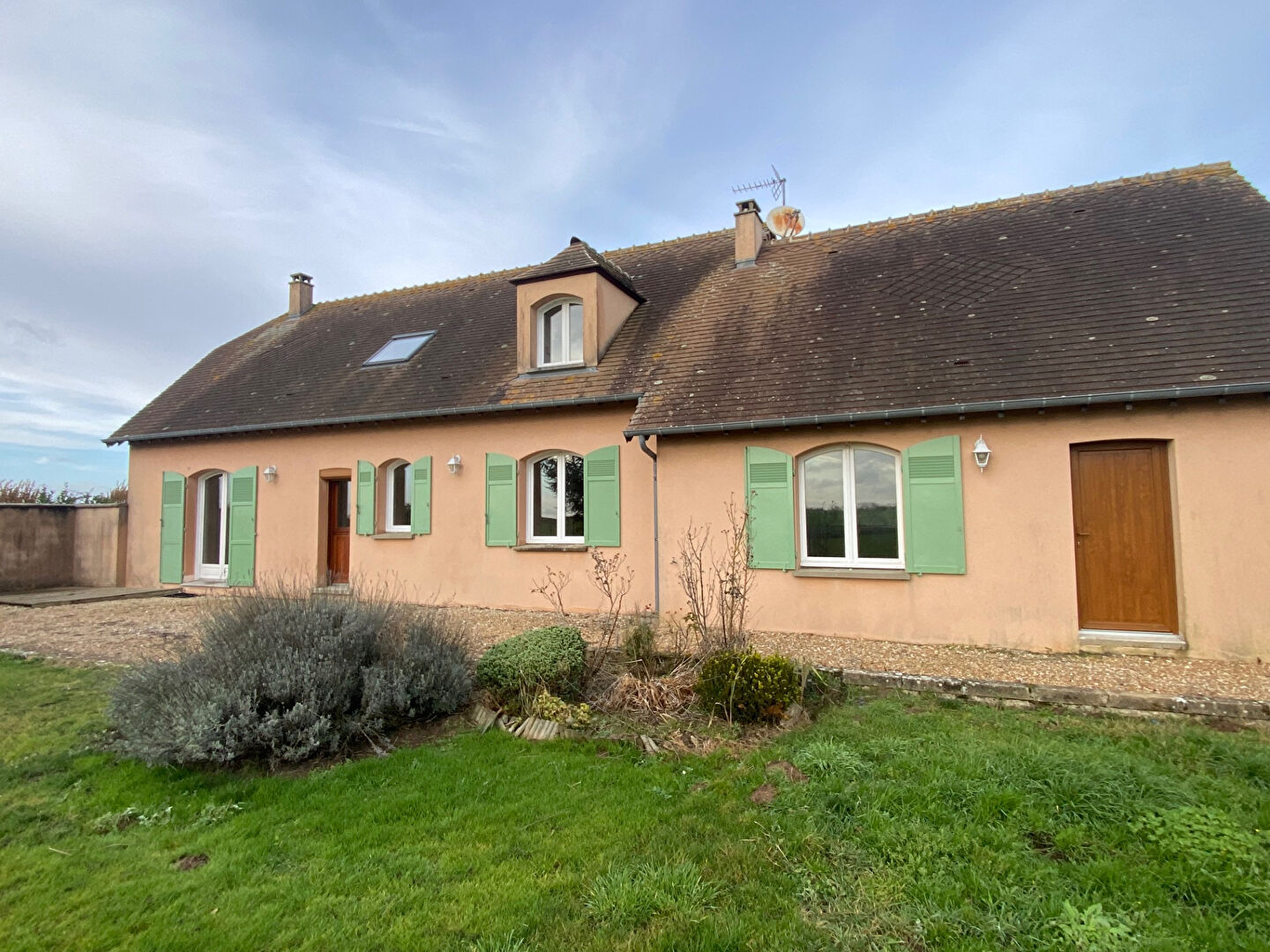 Photo TRES BELLE MAISON  DE CONTRUCTION TRADITIONNELLE image 1/6