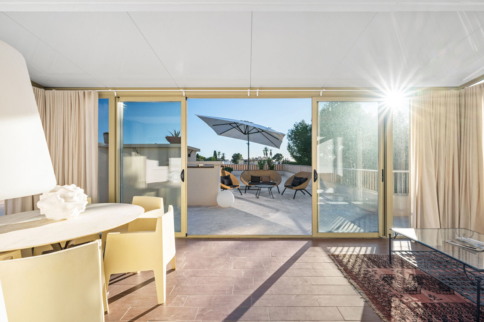 Photo CANNET RESIDENTIEL MAIRIE APPARTEMENT TOIT TERRASSE 3 pièces 70 m² env.  dont véranda. image 4/6