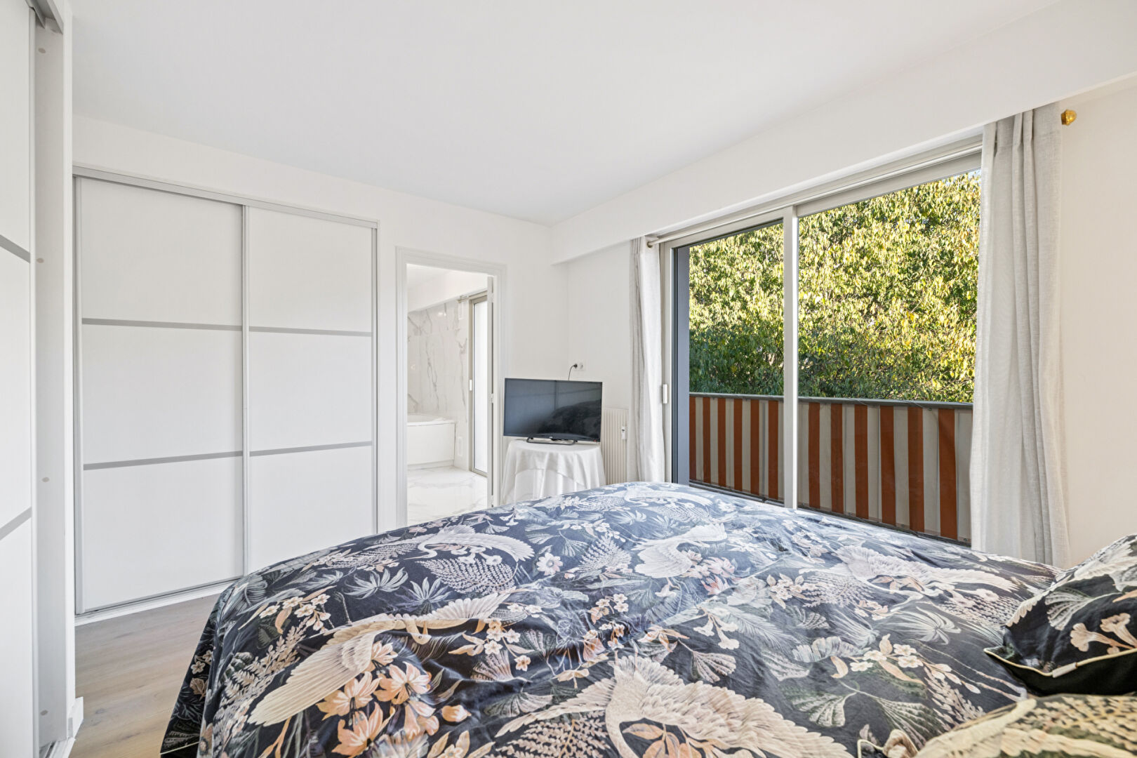 Photo CANNET RESIDENTIEL MAIRIE APPARTEMENT TOIT TERRASSE 3 pièces 70 m² env.  dont véranda. image 6/6