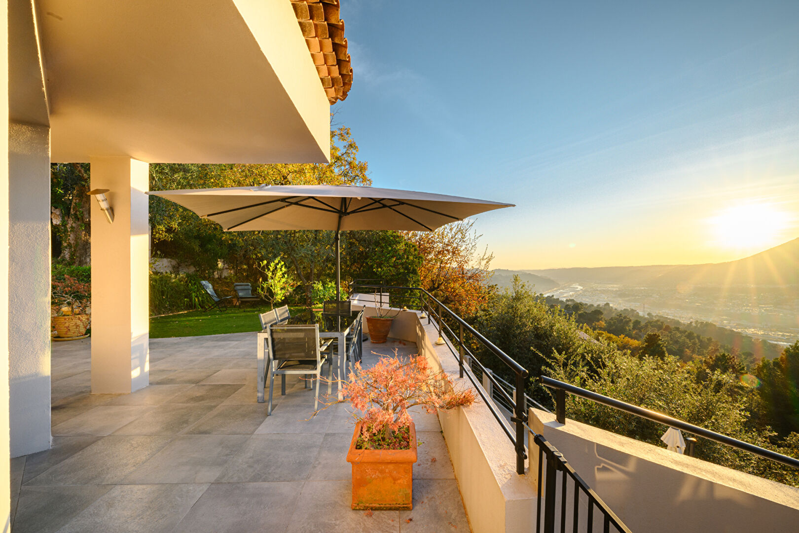 Villa d'architecte avec piscine et vue panoramique