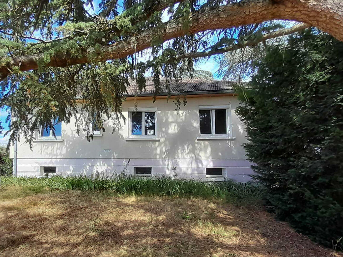 Photo Maison 4 pièces, hangar et terrain constructible Dun Le Poelier image 5/6