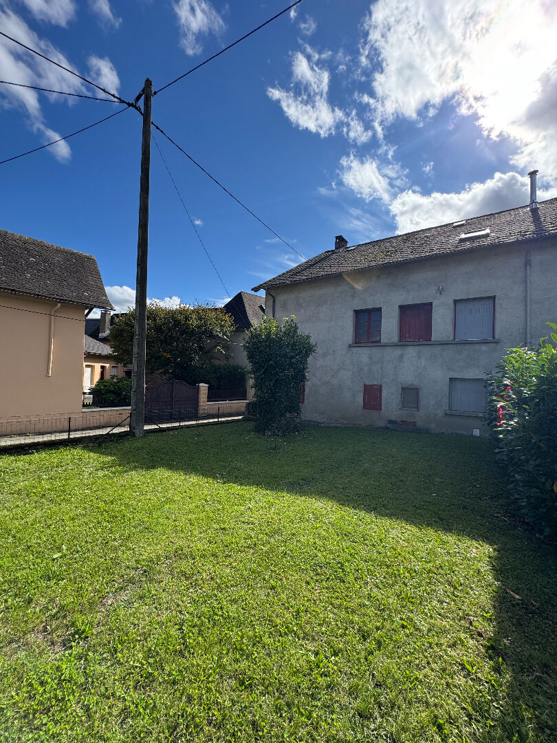 Maison de village avec jardin et garage