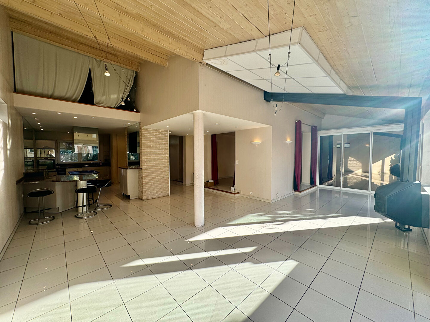 Photo BELLE MAISON DE 246 M2 AVEC DEPENDANCE - SAINT-JEAN image 6/6