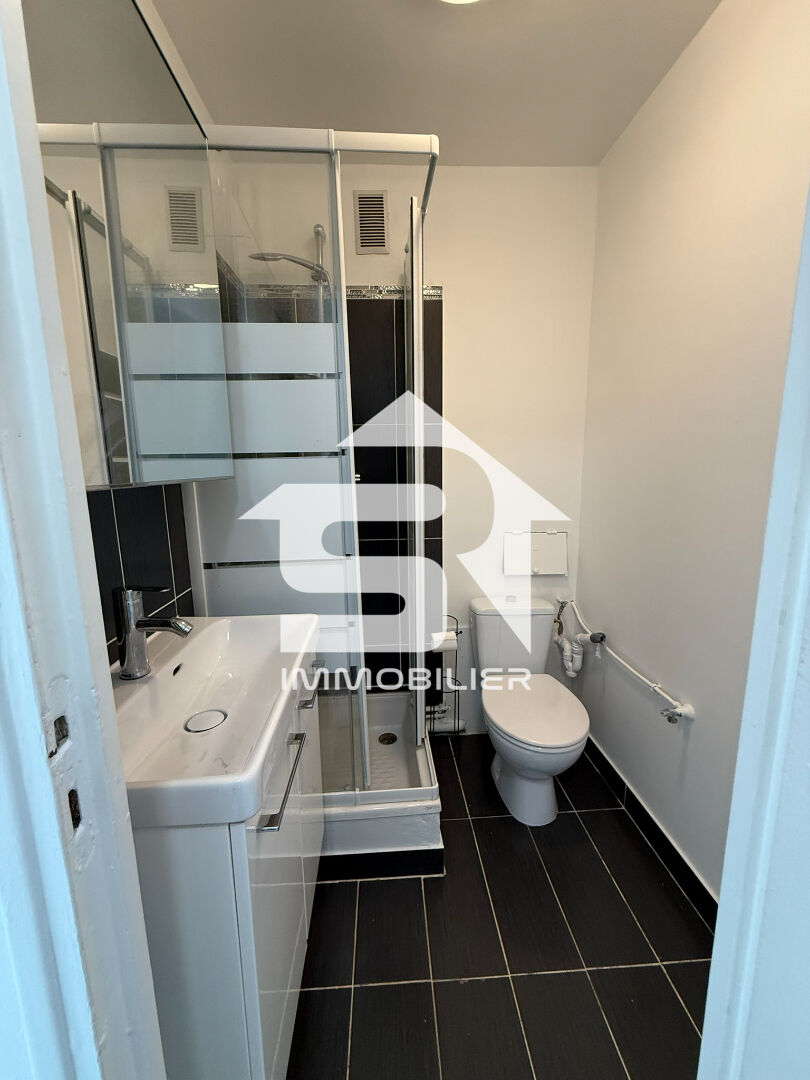 Photo studio de 20 m²  proche commerces et transports image 2/6