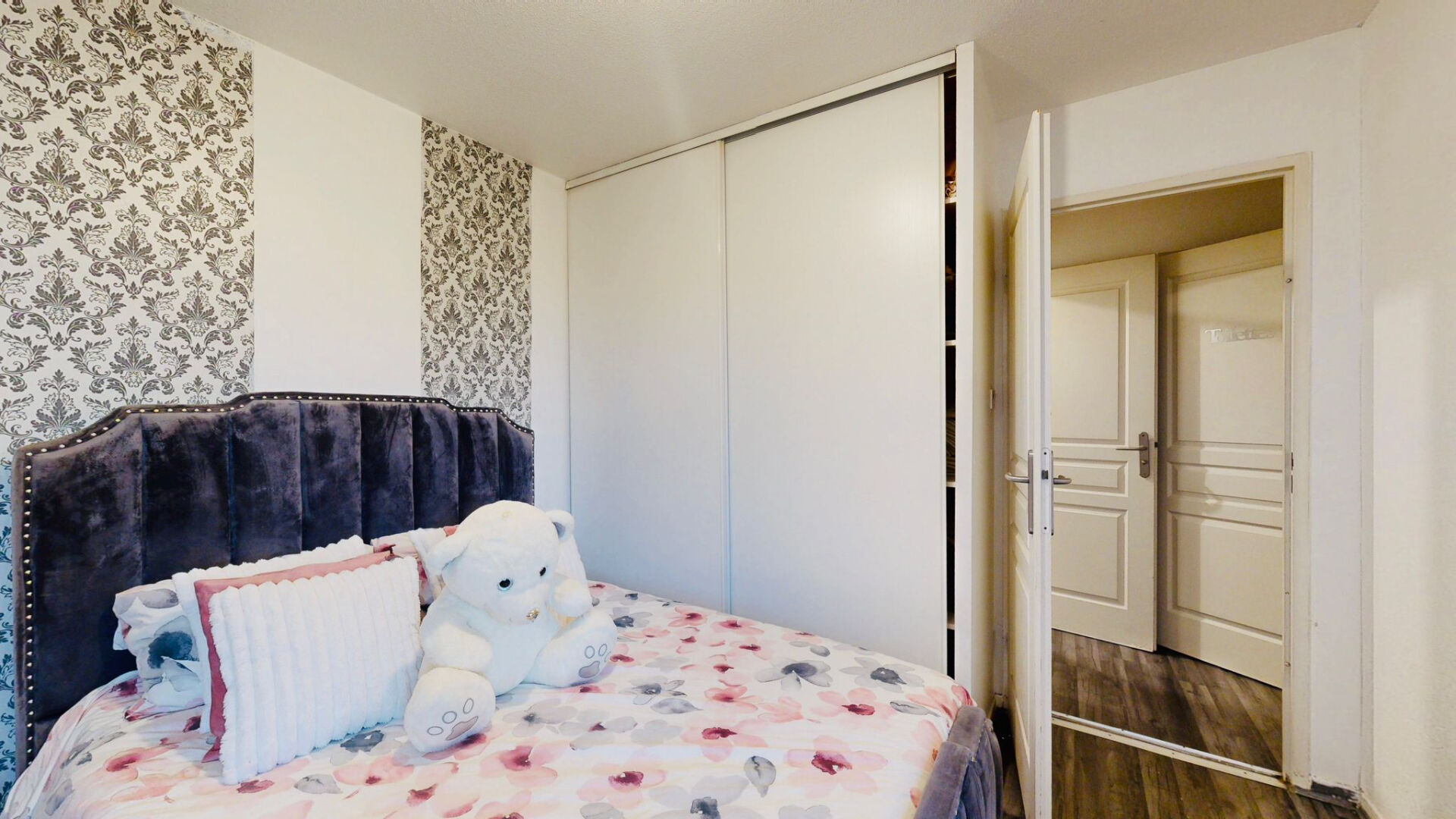 Appartement 2 pièces  43,70 m²  Spécial investisseur  Locataire en place