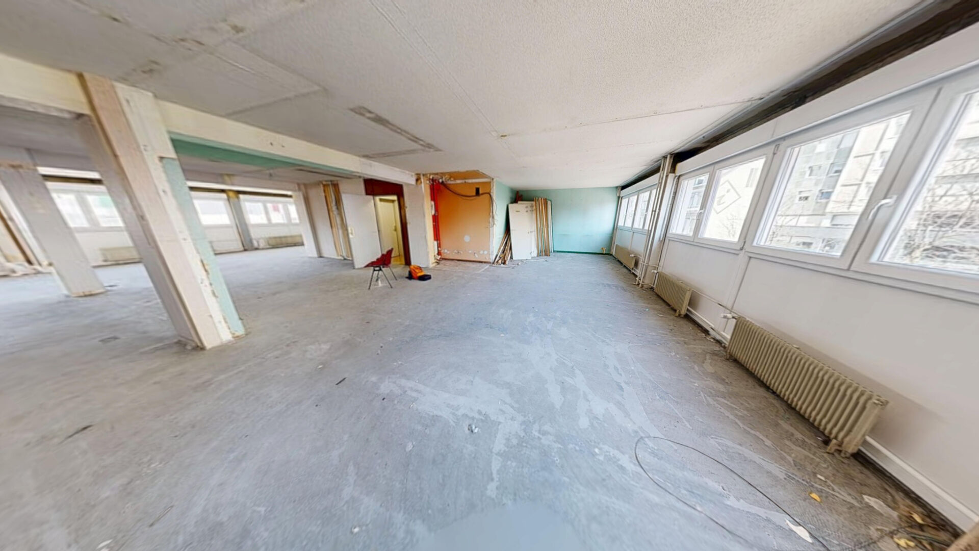 À LOUER : Plateau professionnel à Mulhouse. Emplacement stratégique avec parking & prix attractif !