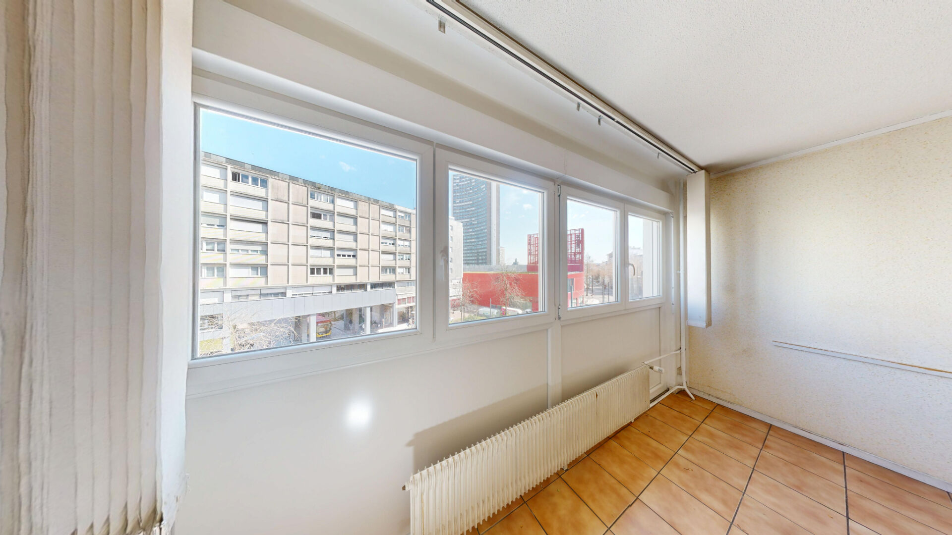 À LOUER : Plateau professionnel à Mulhouse. Emplacement stratégique avec parking & prix attractif !