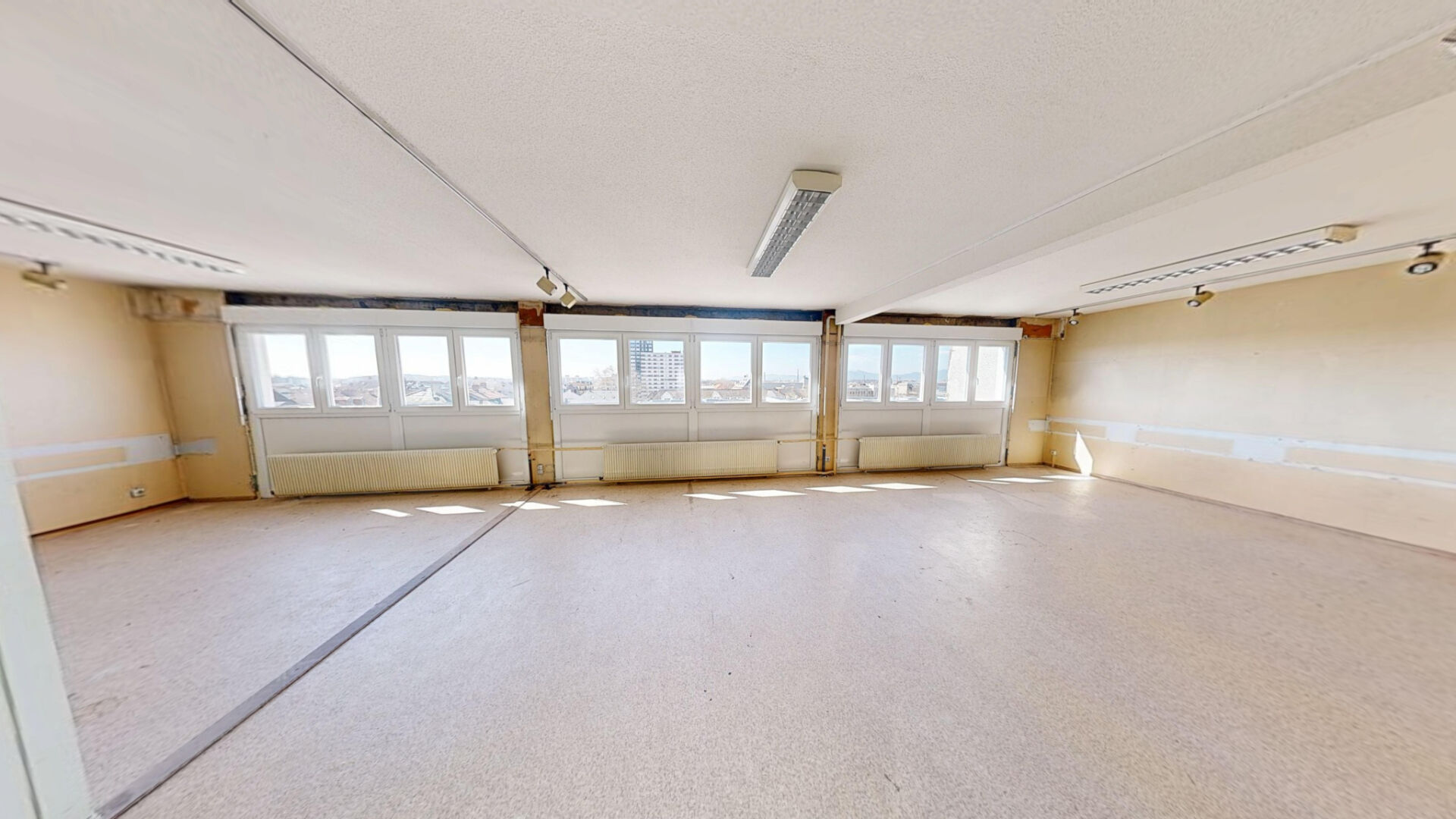 Photo À LOUER : Plateau professionnel à Mulhouse. Emplacement stratégique avec parking & prix attractif ! image 3/6