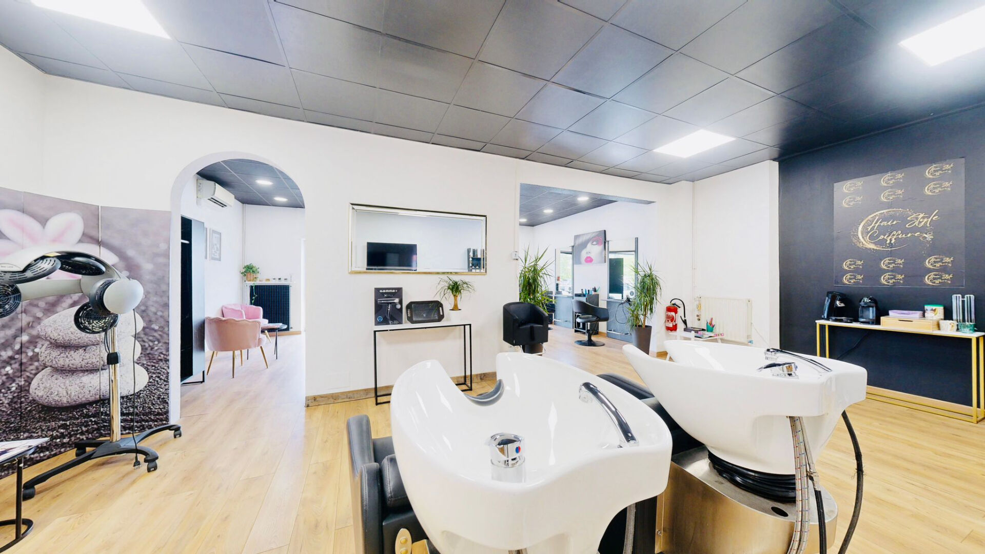 Photo Idéal pour coiffure, esthétique, barber ou concept bien-être image 3/5