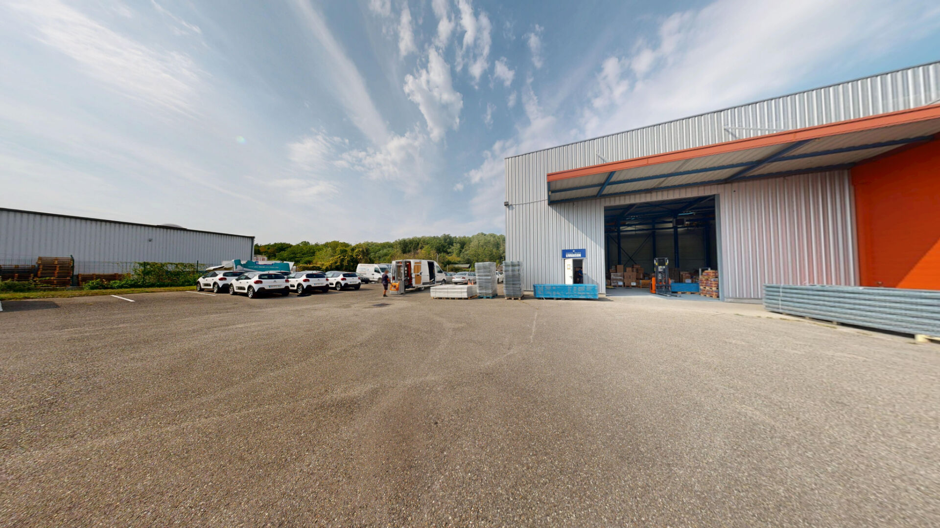 À saisir . Local professionnel  / stockage de 400 m² à Wittenheim !