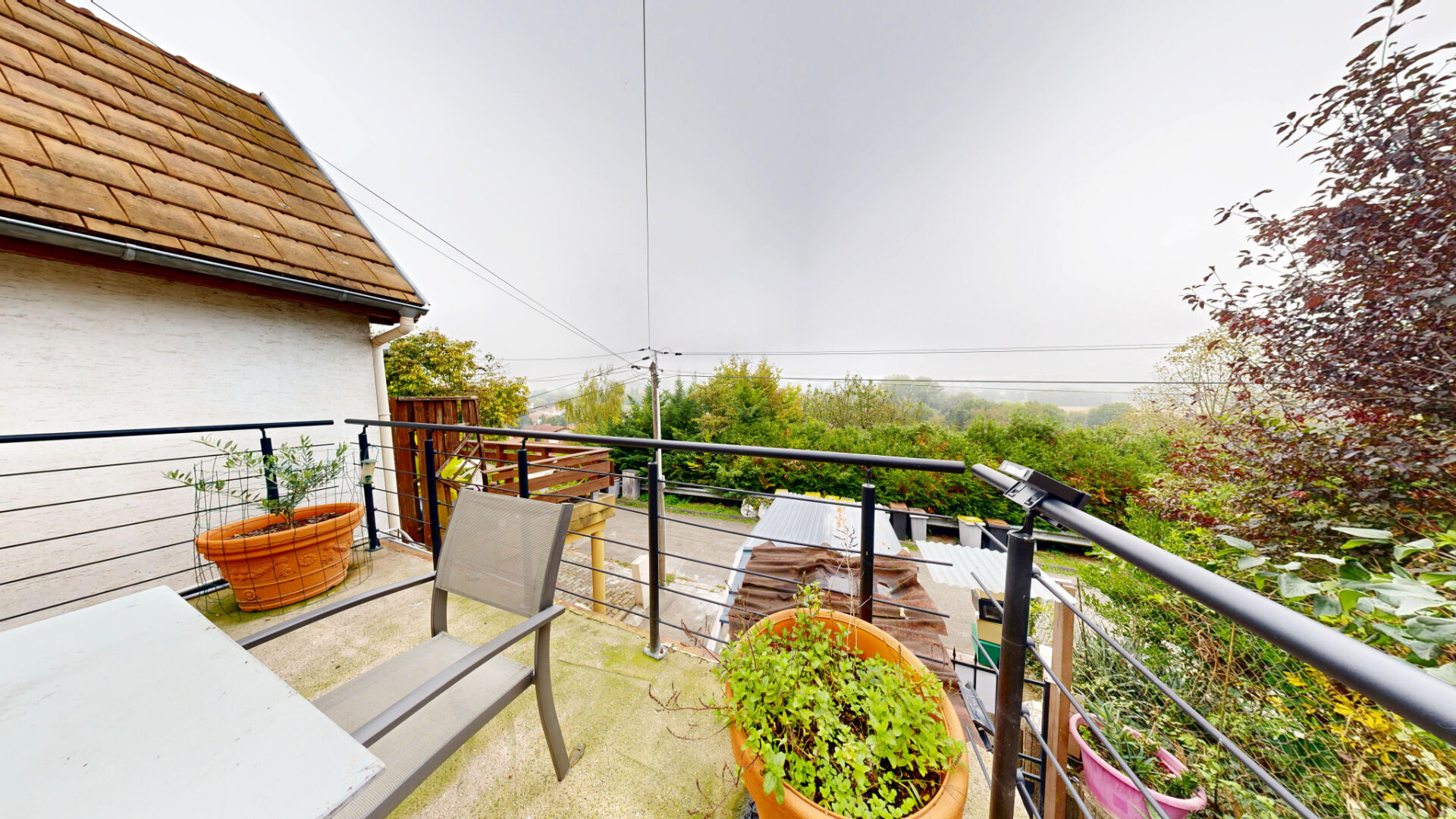 Photo À louer : Maison spacieuse de 4 pièces sur les hauteurs de Brunstatt Didenheim., avec  balcon, terrasse et jardin. image 2/6