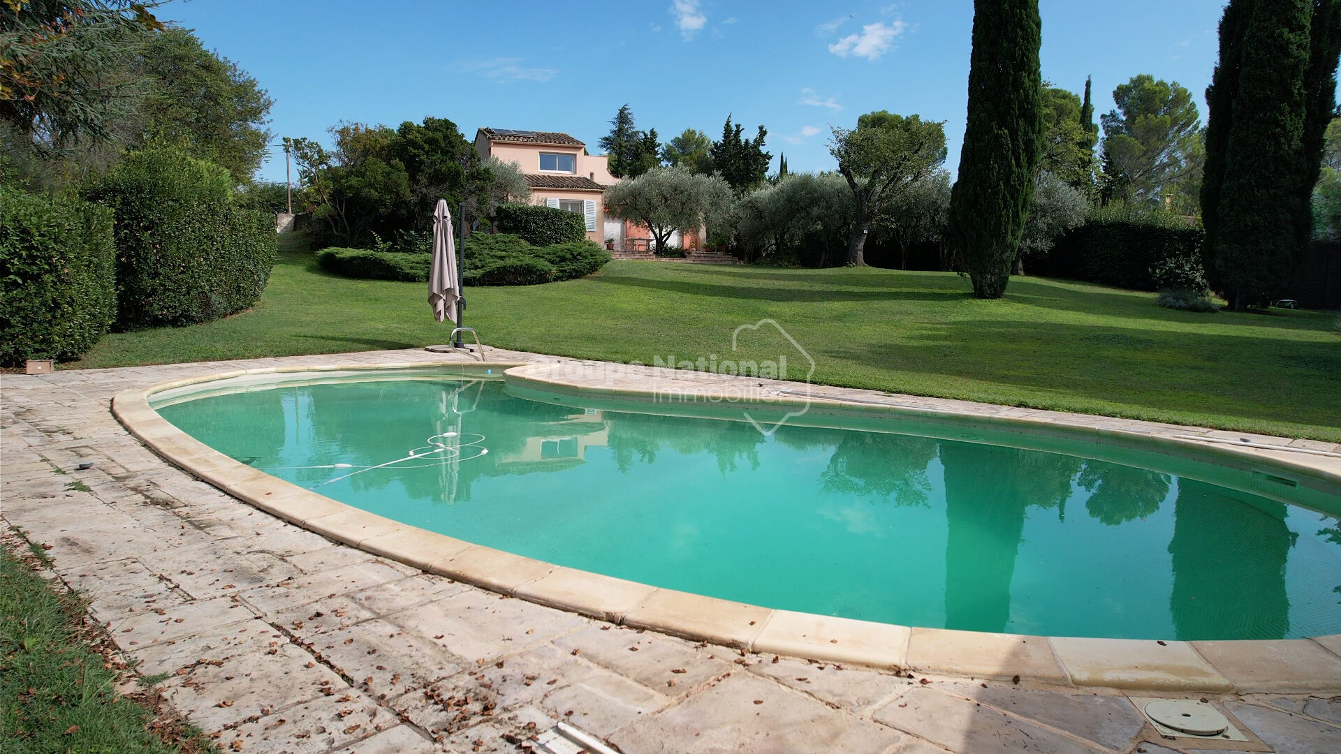 Photo Maison Orange centre 8 pièce(s) 180 m2, 4 chambres, piscine, 4030 m² de terrain image 2/6