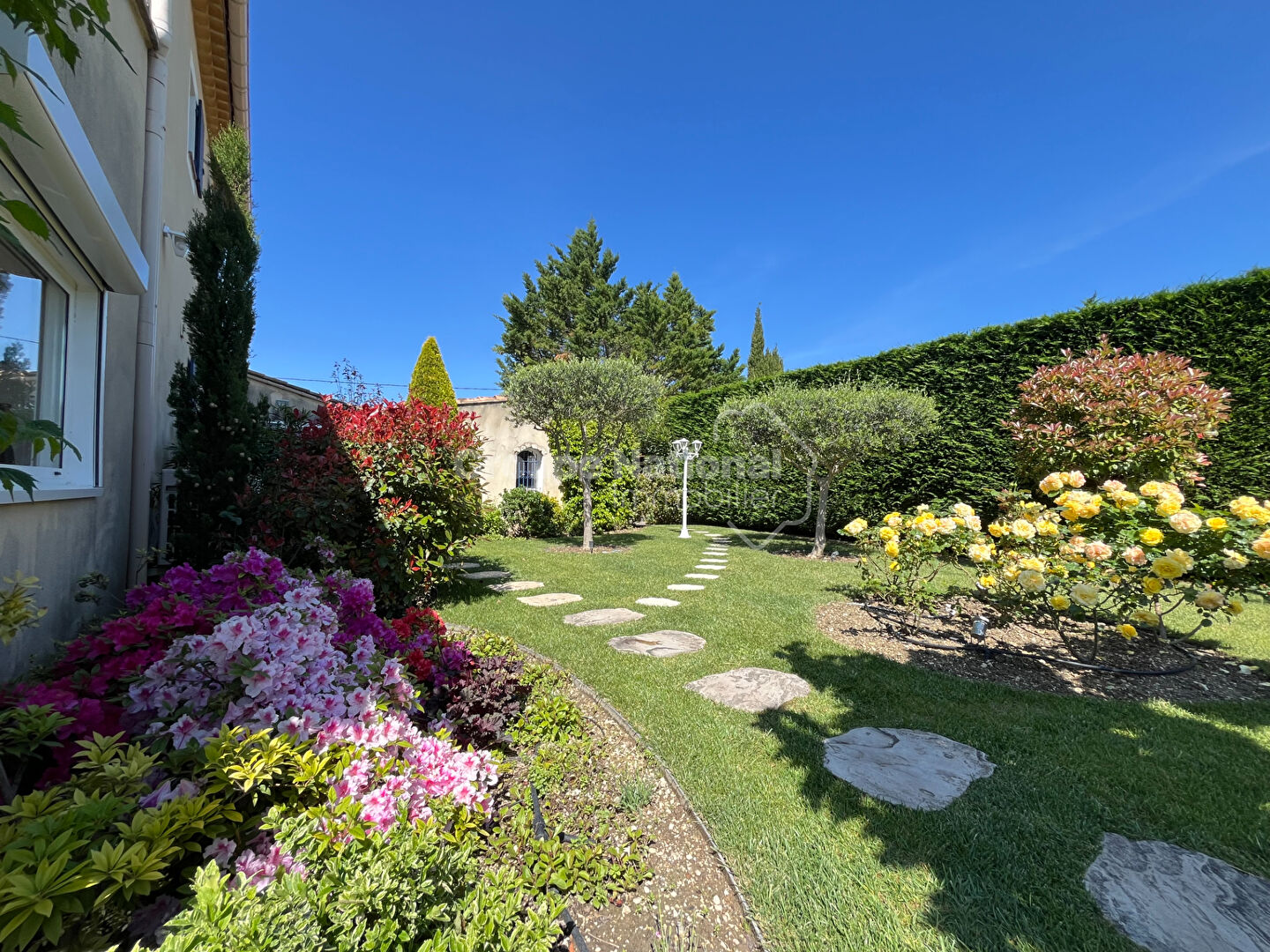 Photo Maison Rochefort Du Gard 10 pièce(s) 245m2 et 64m² dépendances, Terrain paysagé avec piscine et appartement indépendant image 3/6