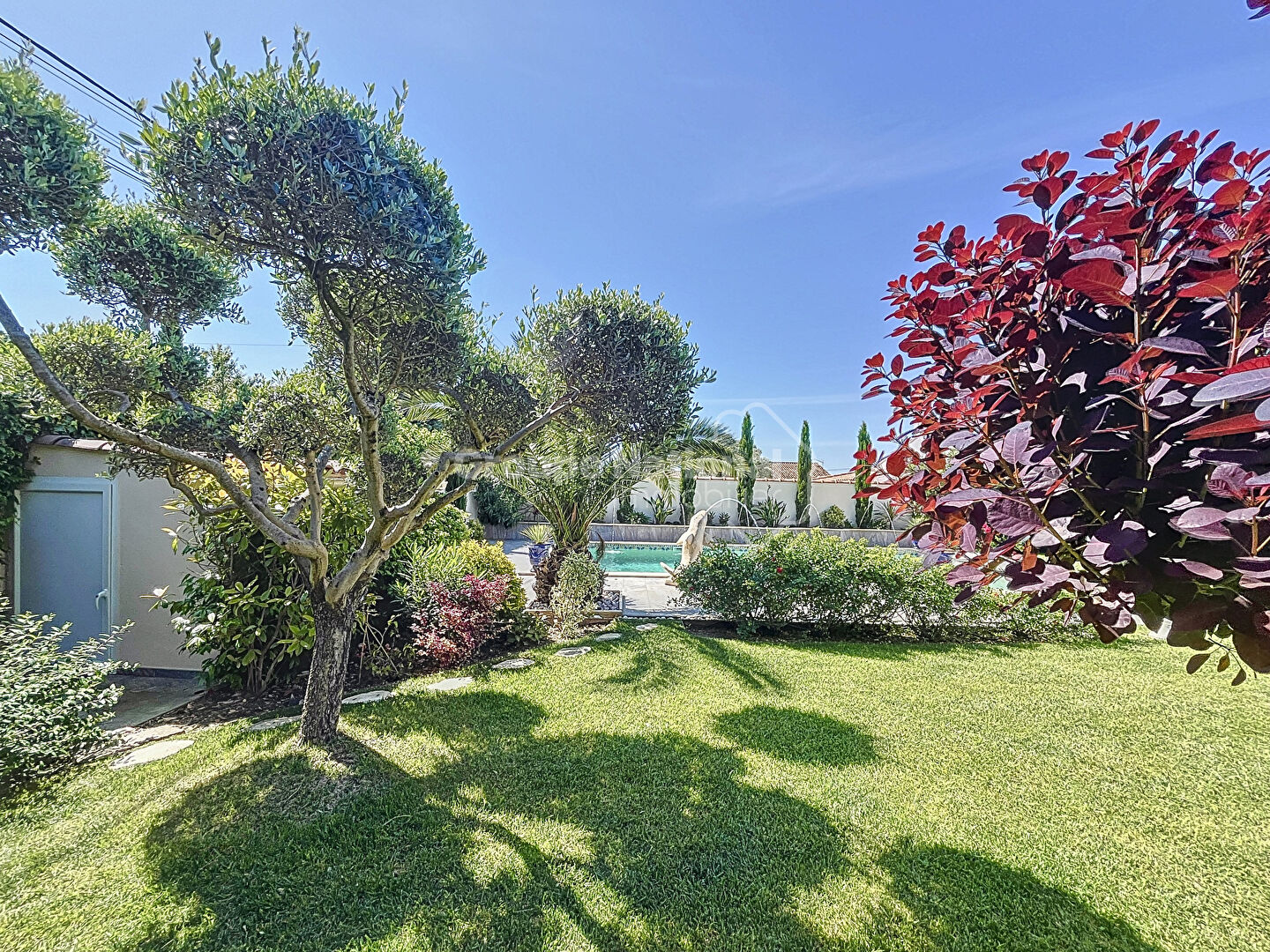 Photo Maison Rochefort Du Gard 10 pièce(s) 245m2 et 64m² dépendances, Terrain paysagé avec piscine et appartement indépendant image 4/6