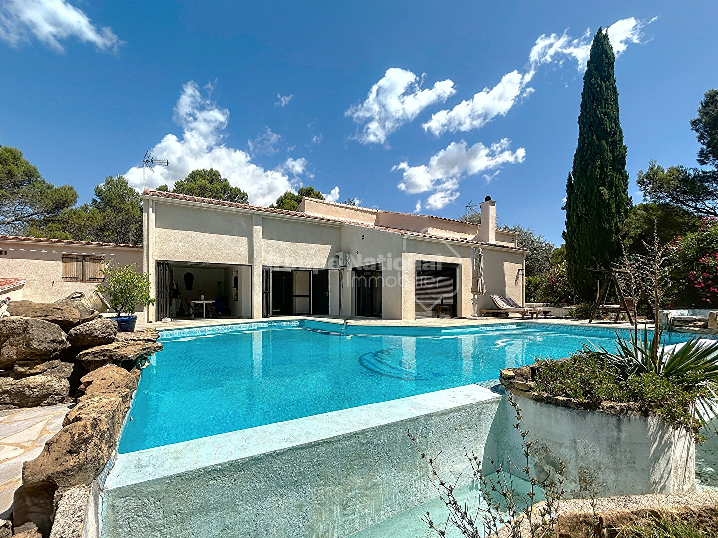 Photo Maison Uchaux 205 m2 sur 4870m² de terrain arboré avec piscine image 2/6