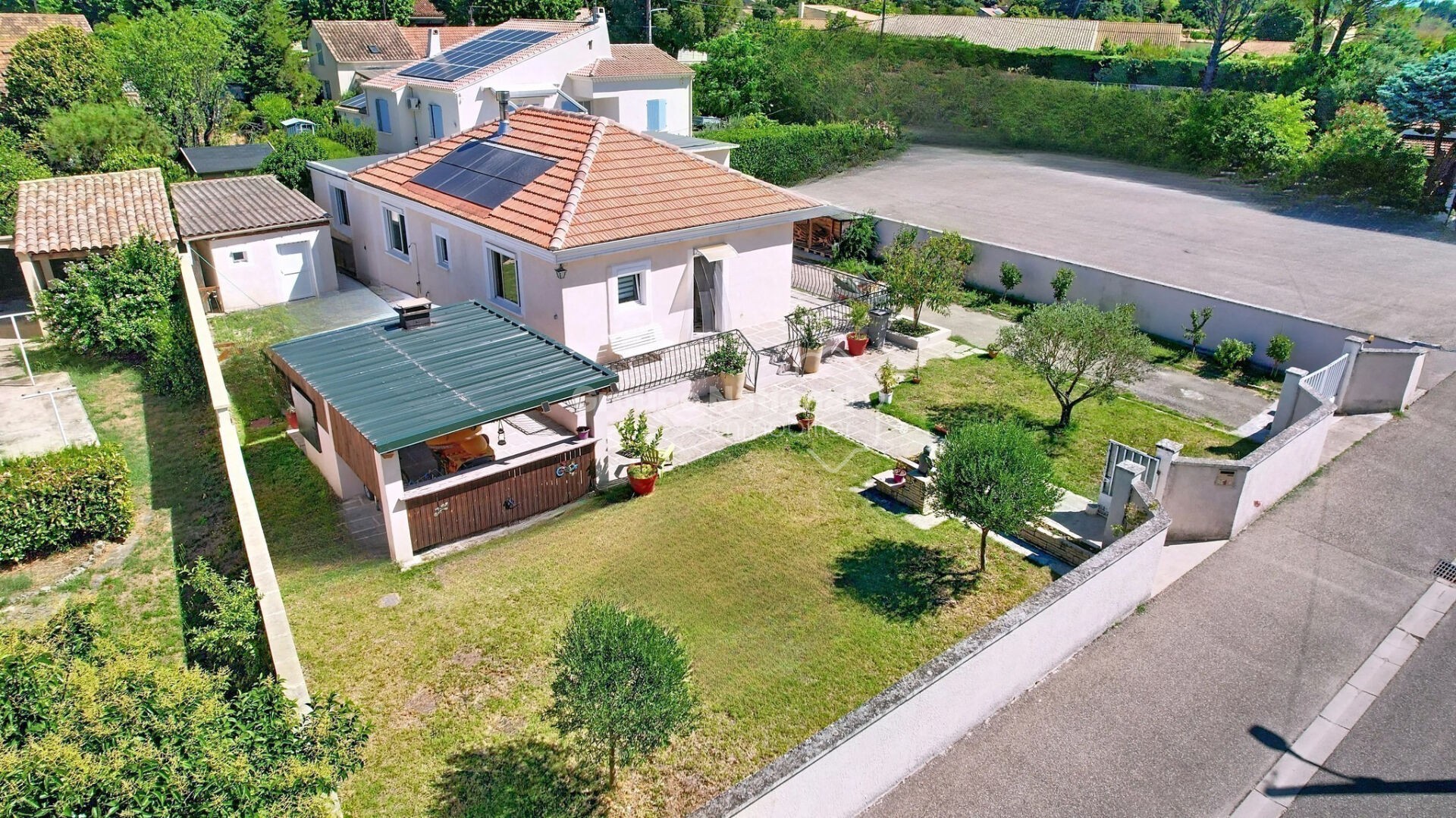 Bollène Maison 3 chambres 105 m2 , garage 22m2, atelier et jardin attenant de 649m2