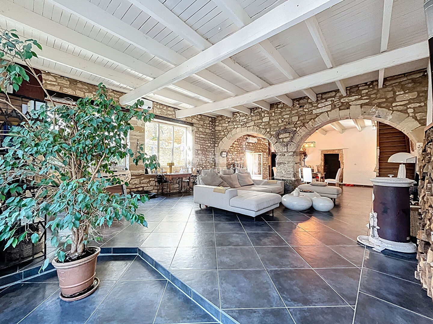 Maison de charme, La Baume De Transit 4 pièce(s), 3 chambres, cour intérieure