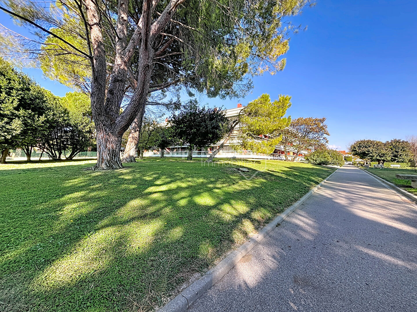 Appartement  4 pièce(s), 3 chambres, résidence sécurisé, ascenseur, garage.