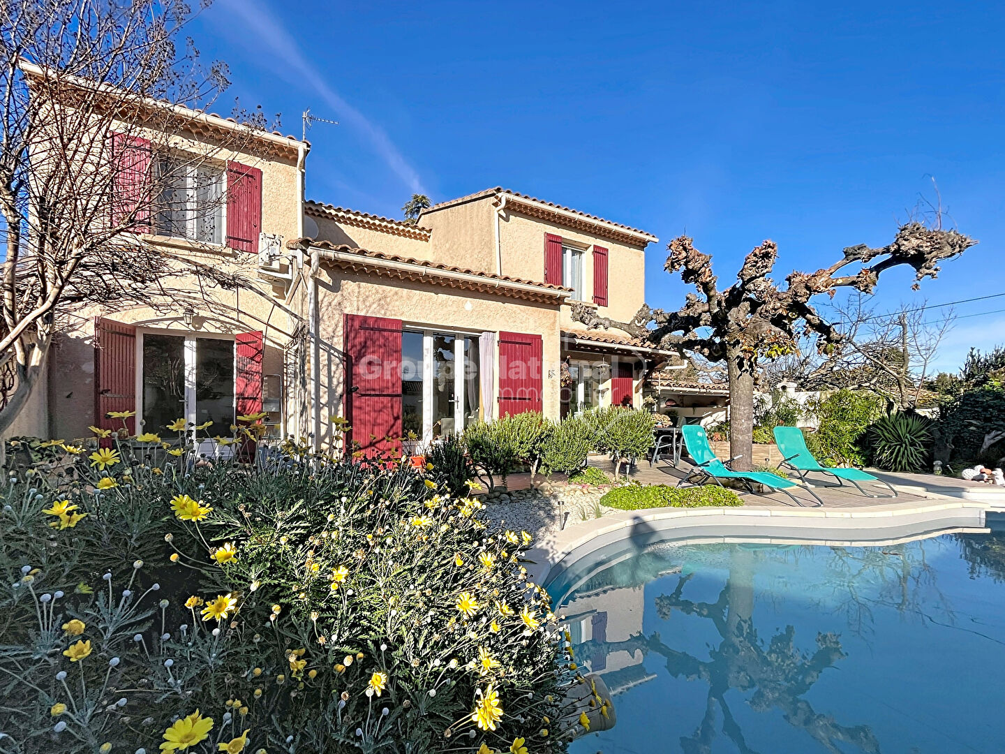 Maison de 195 m² , 5 chambres, studio attenant, piscine, à proximité de toutes les commodités et centre ville