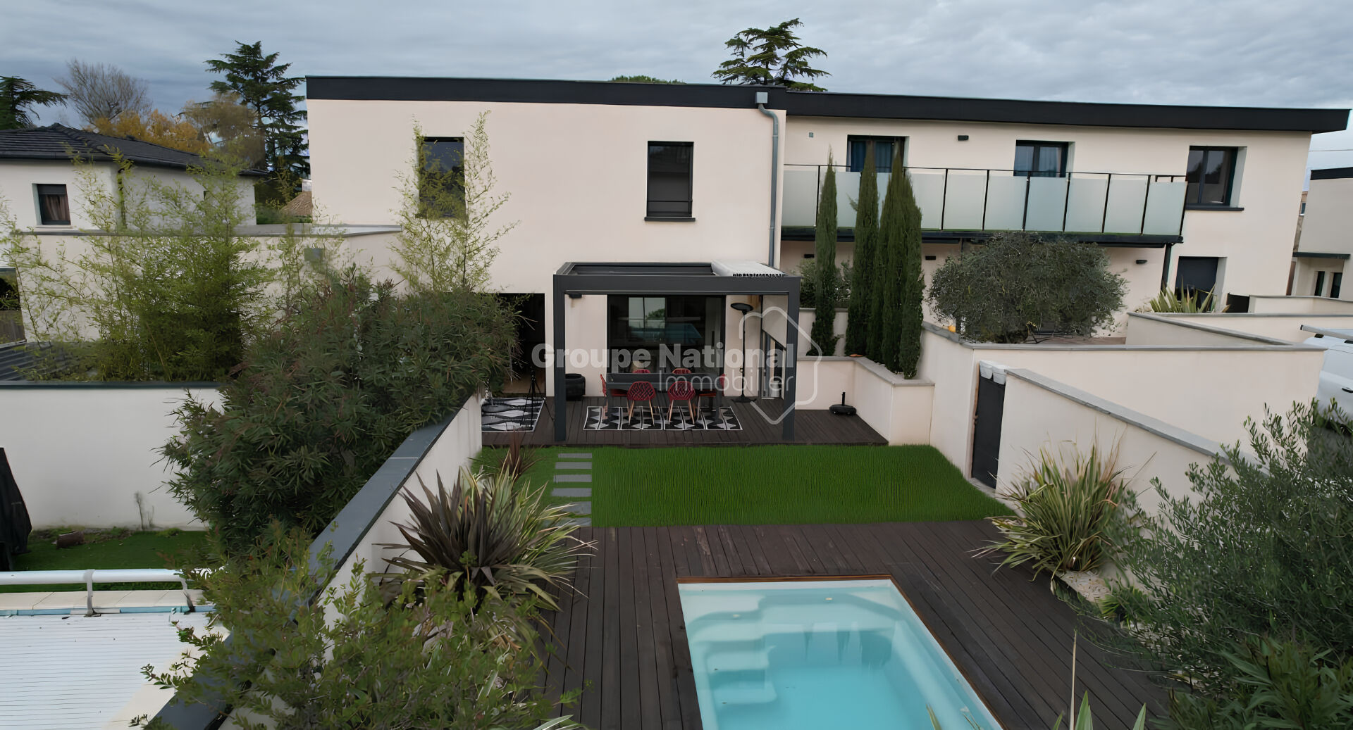 Montélimar, maison de 138 m2, 4 Chambres, piscine, garage, jardin et abris jardin