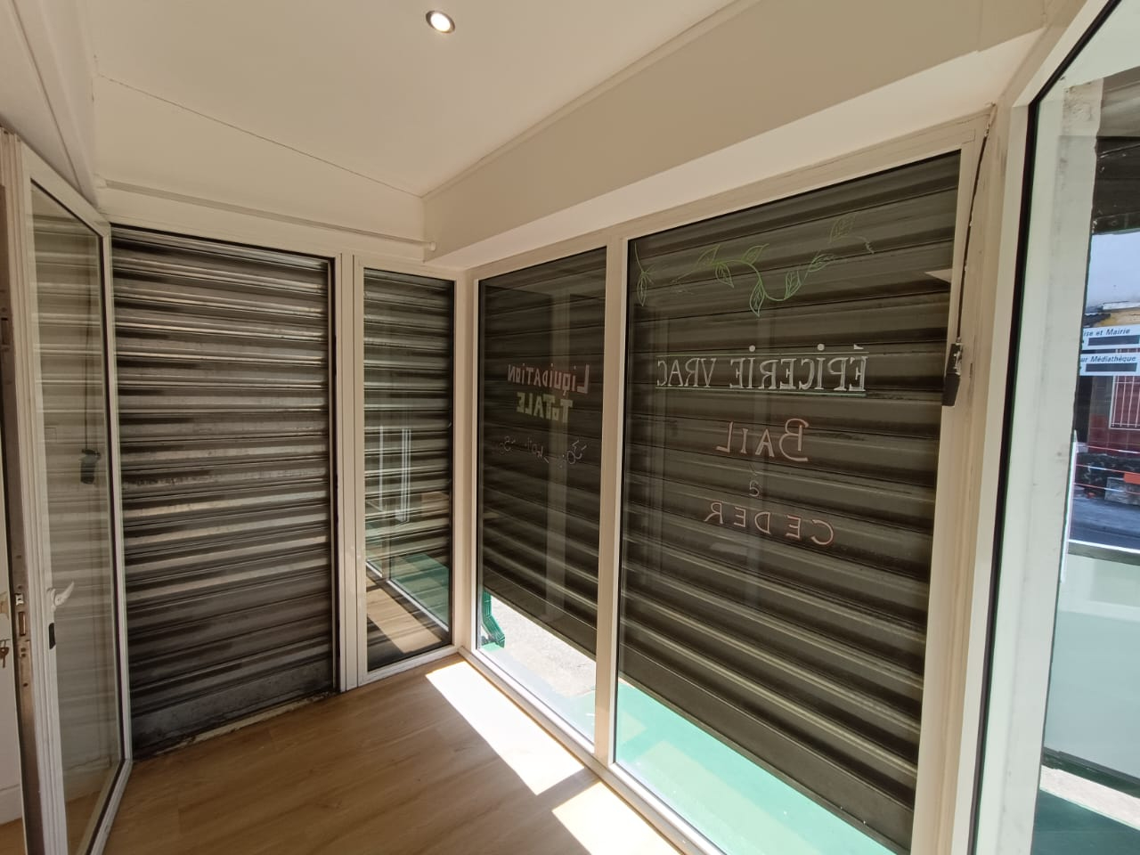 Photo SAINT JOSEPH CENTRE / LOCAL COMMERCIAL DE 70 M² image 2/5